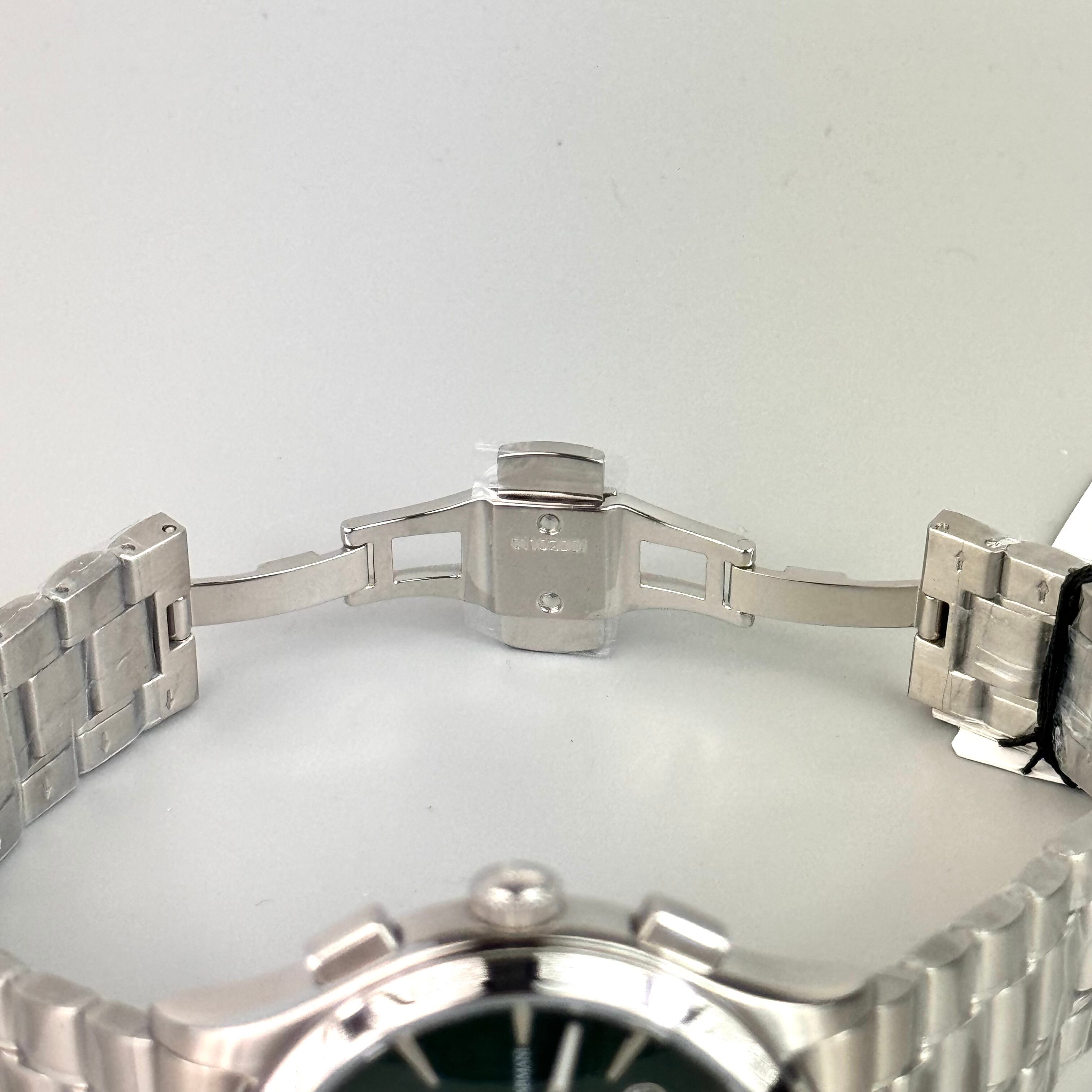 【未使用】エンポリオアルマーニ EMPORIO ARMANI AR-11529 クォーツ クロノグラフ グリーン デイト表示