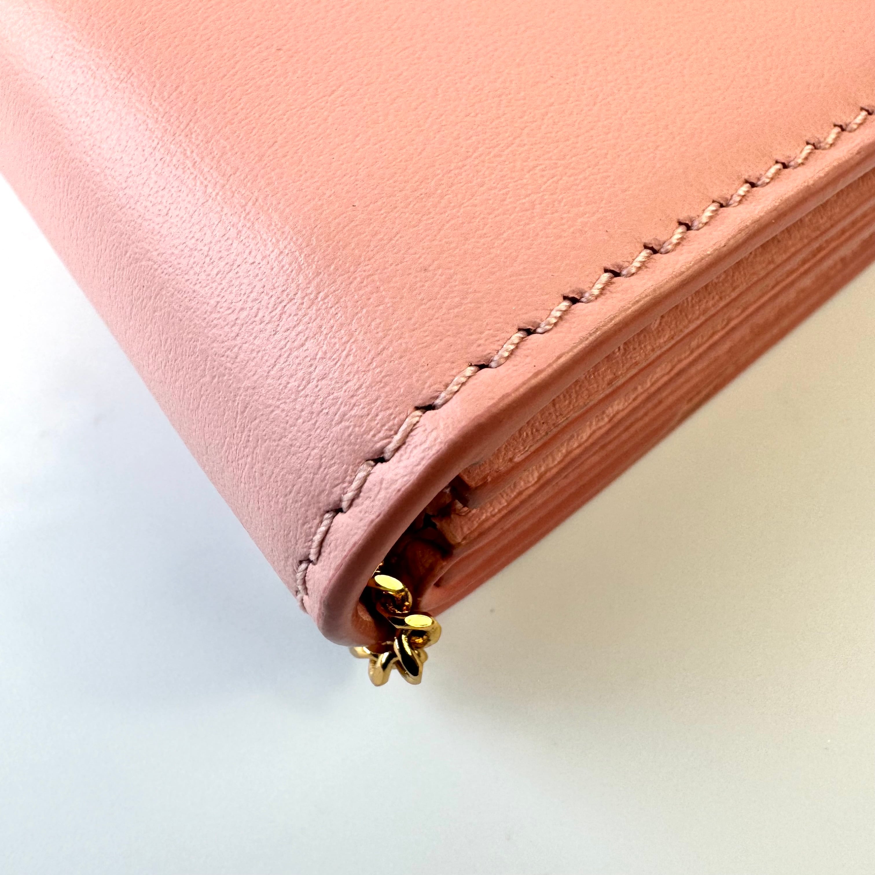 【美品】バーバリー チェーンウォレット コインケース カードケース TBロゴ 斜め掛け 二つ折り 80316271 ブラッシュピンク