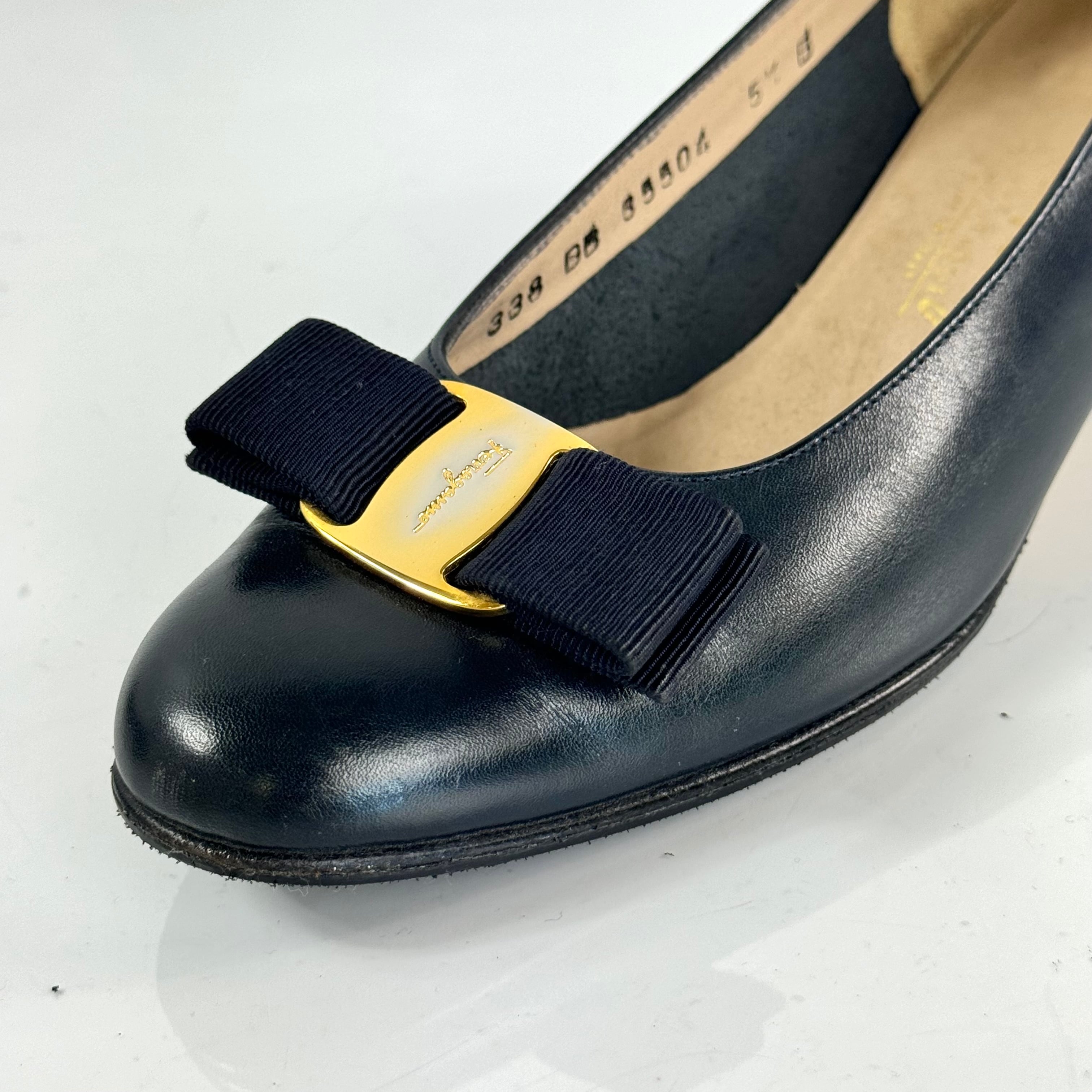 サルヴァトーレフェラガモ パンプス ヴァラリボン カーフレザー 5 1/2 B 23cm 黒