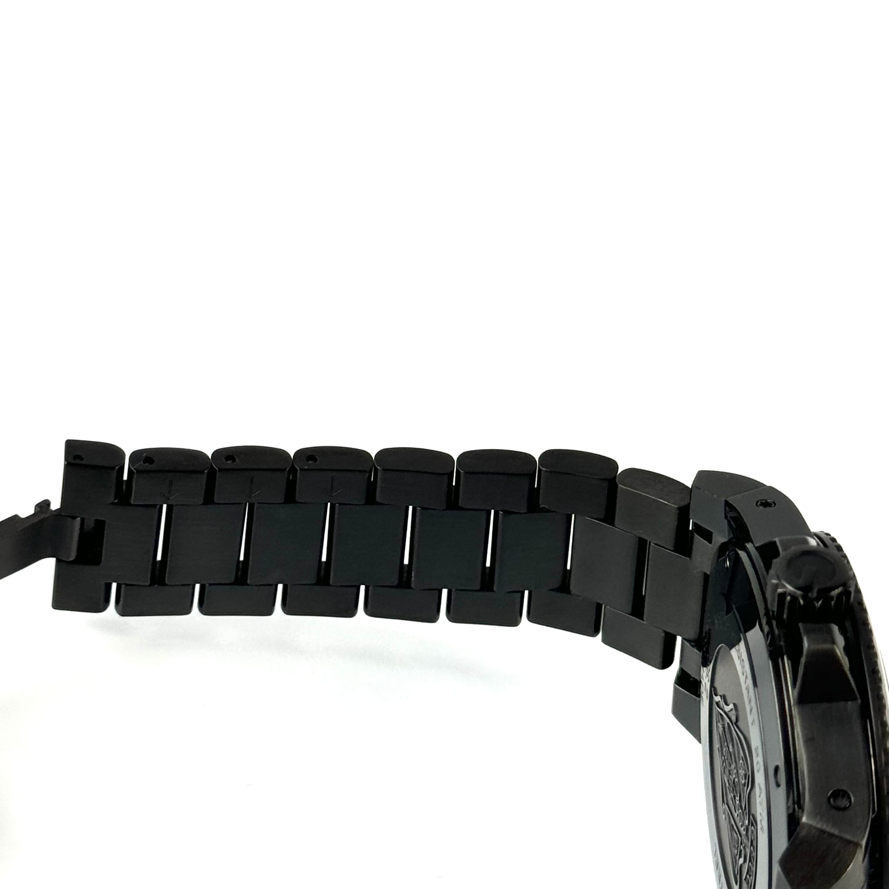 【美品】グッチ GUCCI ダイヴ YA136213 136.2 クォーツ 黒 デイト表示