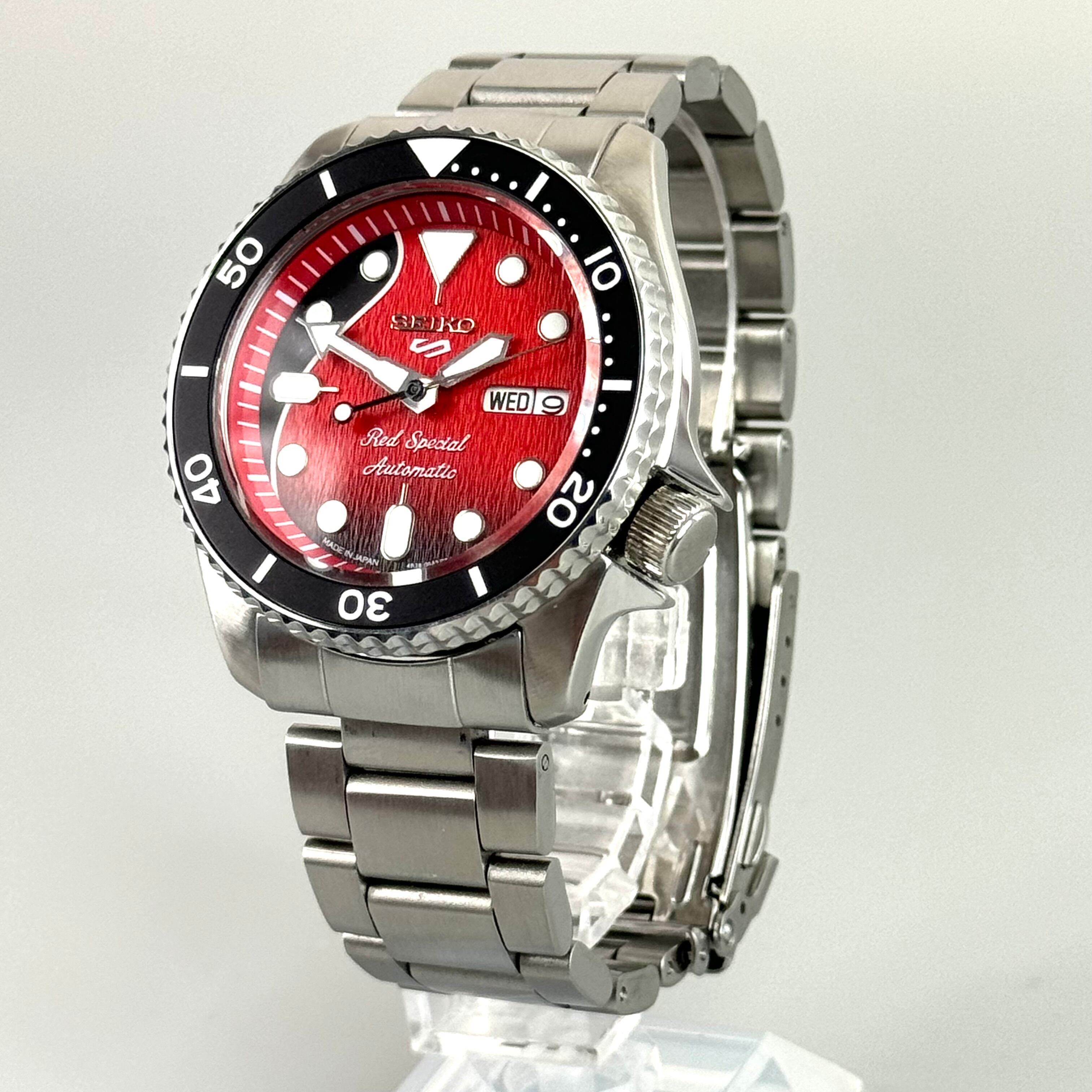 【美品・希少品】セイコー SEIKO 4R36-07G0 SBSA073 5スポーツ ブライアン・メイ コラボ限定モデル 自動巻 レッド デイデイト表示 裏スケ