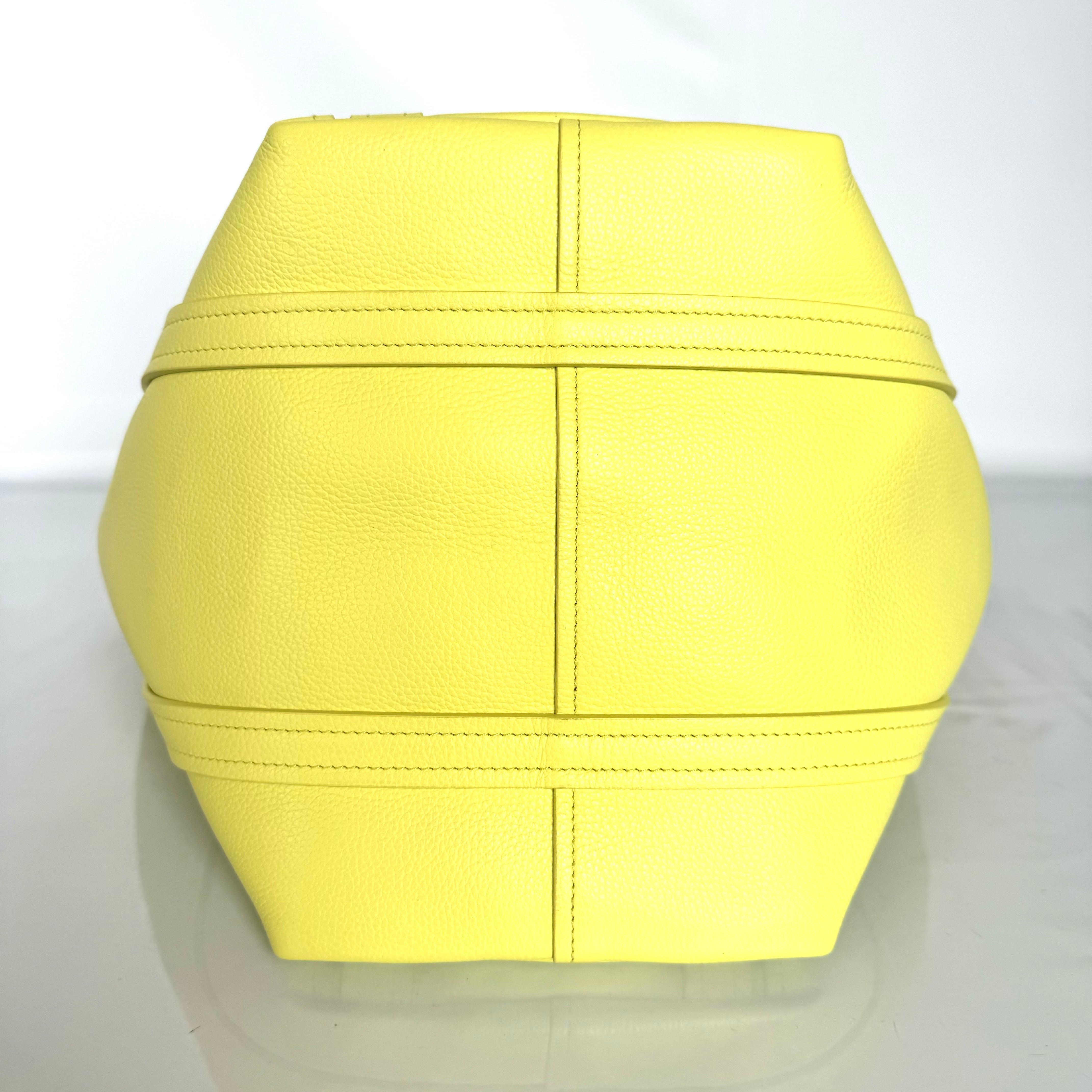 バレンシアガ エヴリディトート ノースサウス スモール イエロー