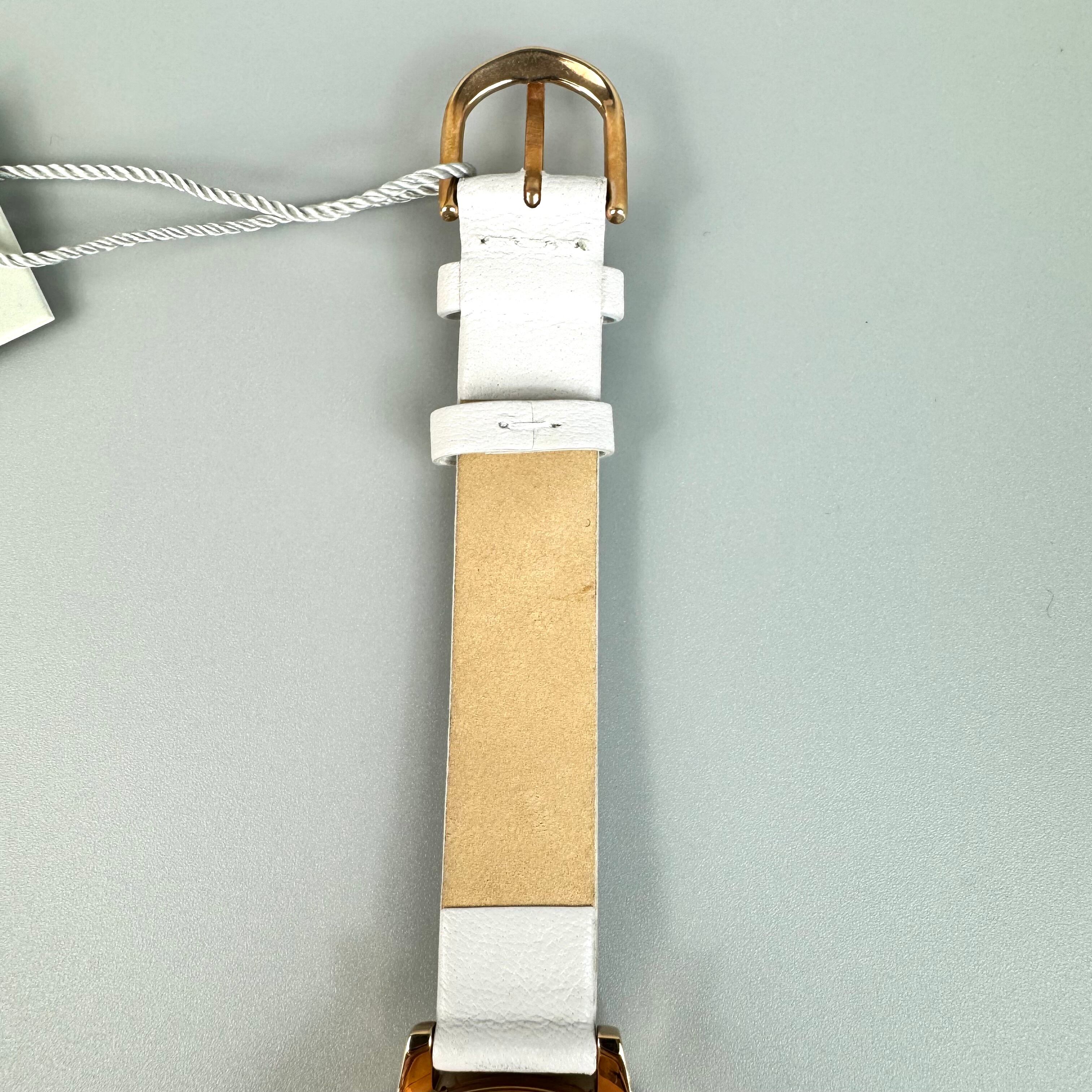 【未使用】オリビアバートン OLIVIA BURTON OB15TD09 クォーツ 白 デイト表示 革ベルト レディース