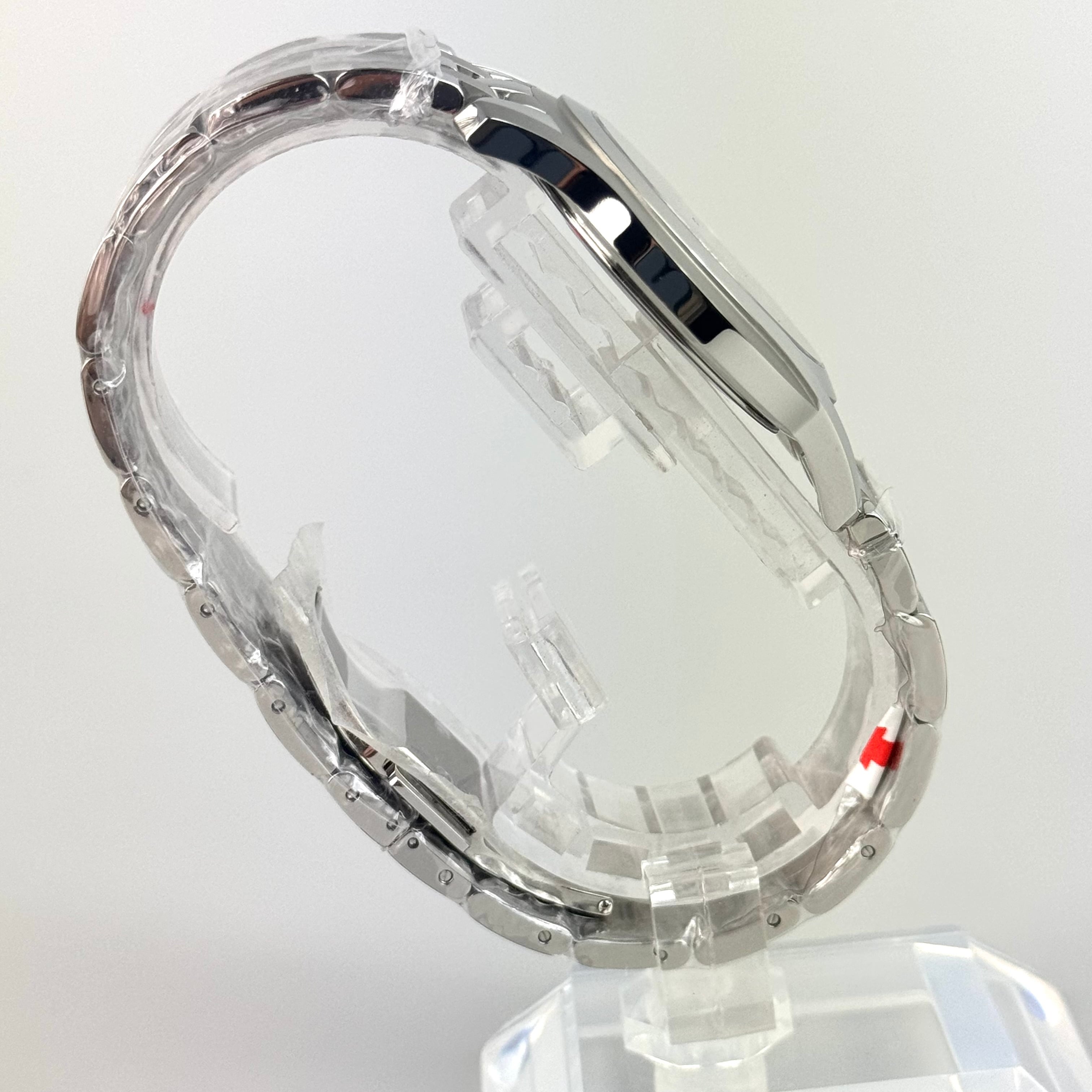 【未使用】グッチ GUCCI Gクラス 5500XL YA055211 クォーツ 黒 デイト表示