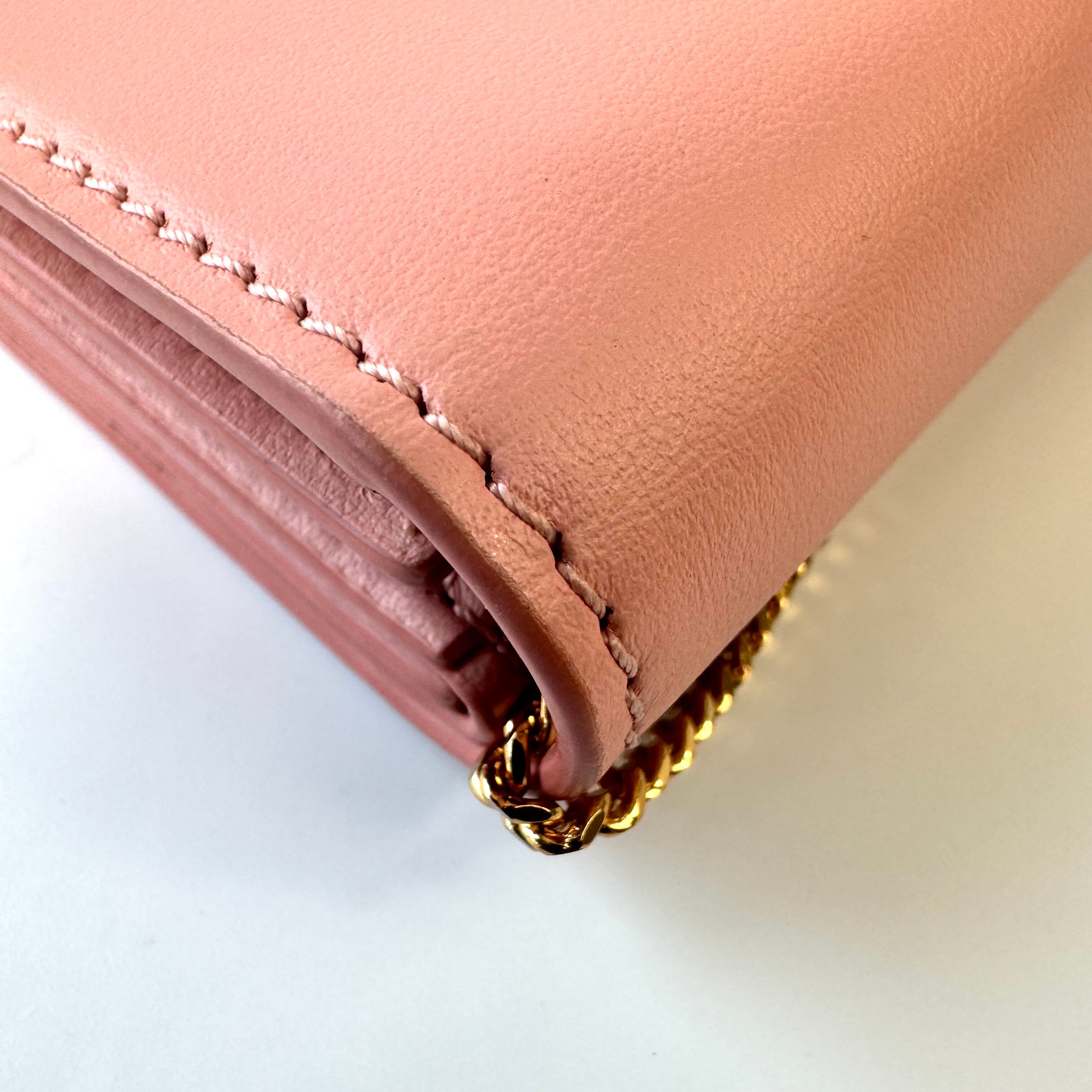 【美品】バーバリー チェーンウォレット コインケース カードケース TBロゴ 斜め掛け 二つ折り 80316271 ブラッシュピンク