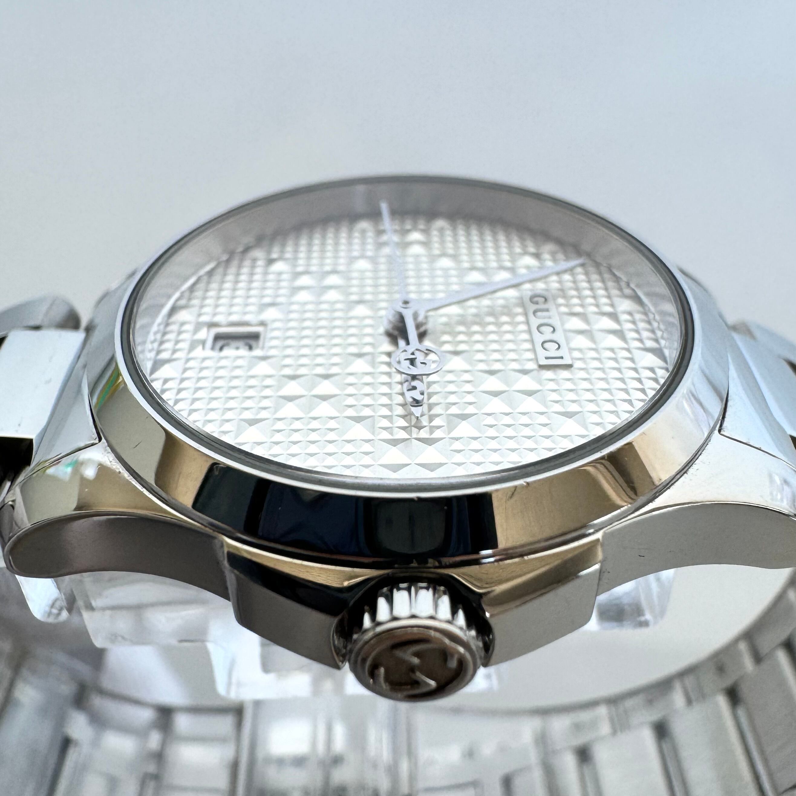 グッチ Gタイムレス YA126551 126.5 クォーツ デイト表示 シルバー レディース