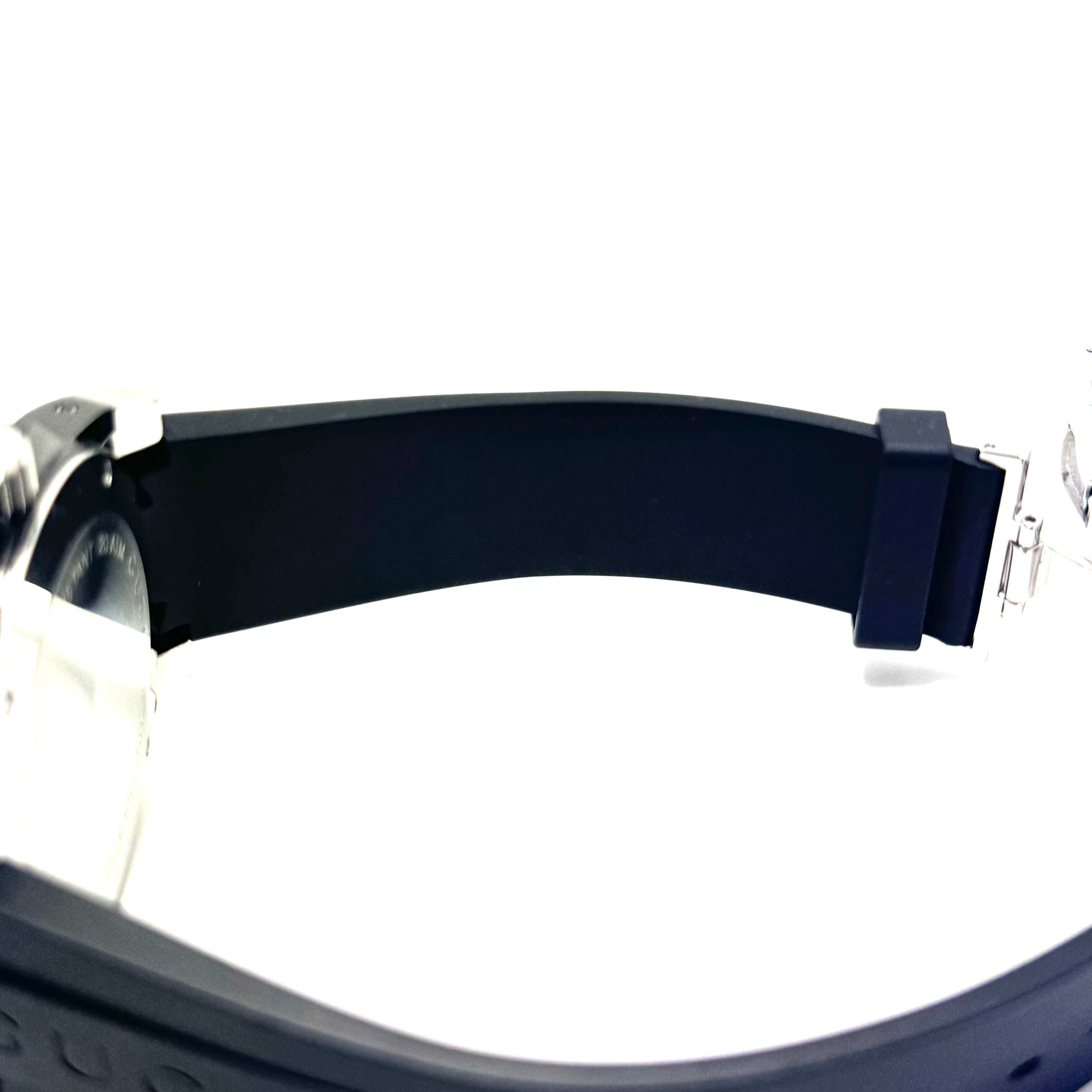 【美品】グッチ GUCCI ダイブ DIVE YA136204A 136.2 クォーツ 黒 デイト表示 樹脂ベルト