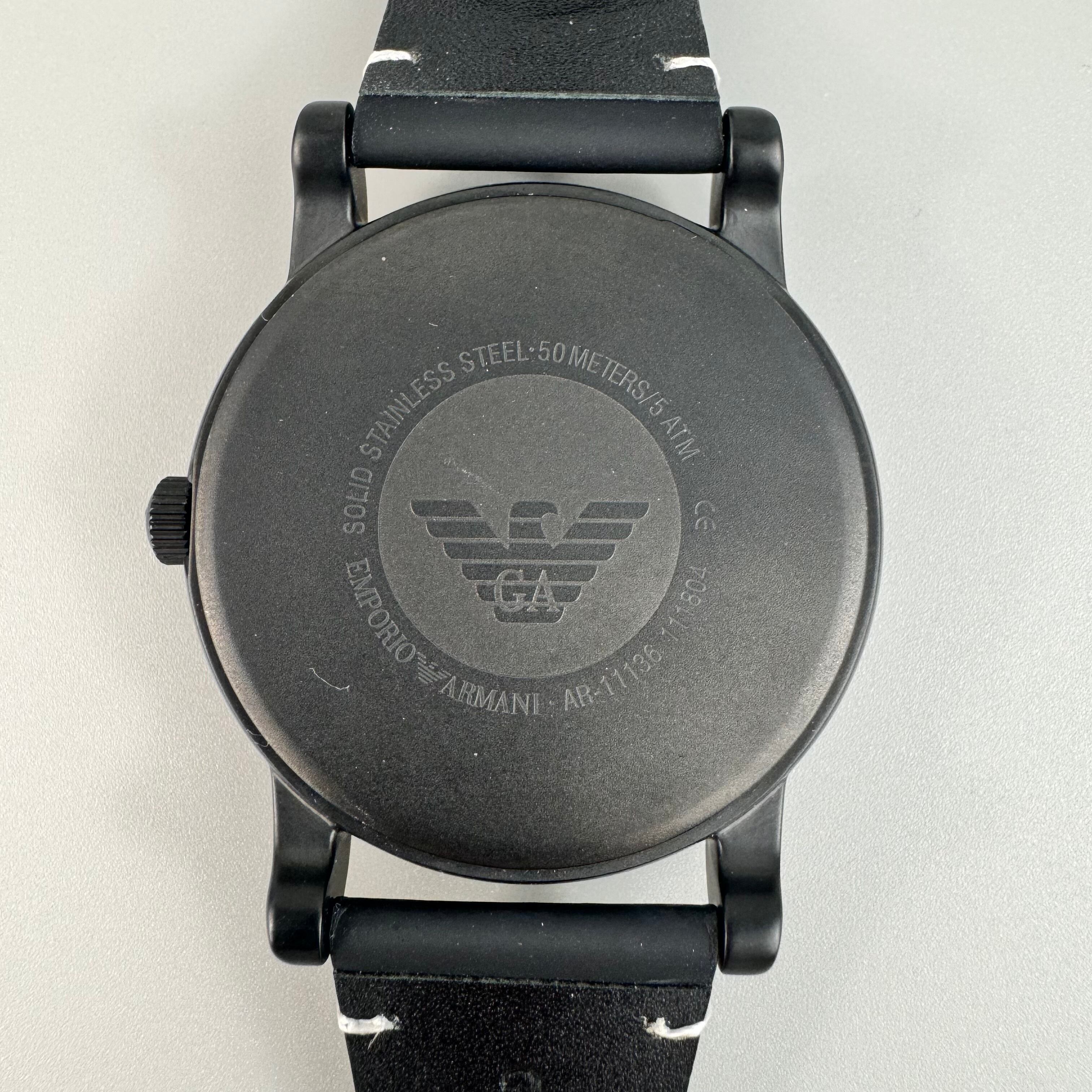 【美品】エンポリオアルマーニ EMPORIO ARMANI AR-11136 クォーツ 白 デイト表示 革ベルト