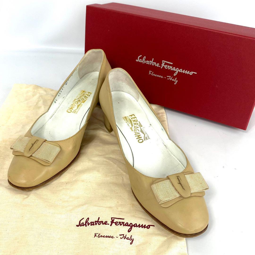 サルヴァトーレフェラガモ パンプス ヴァラ 8 D ベージュ