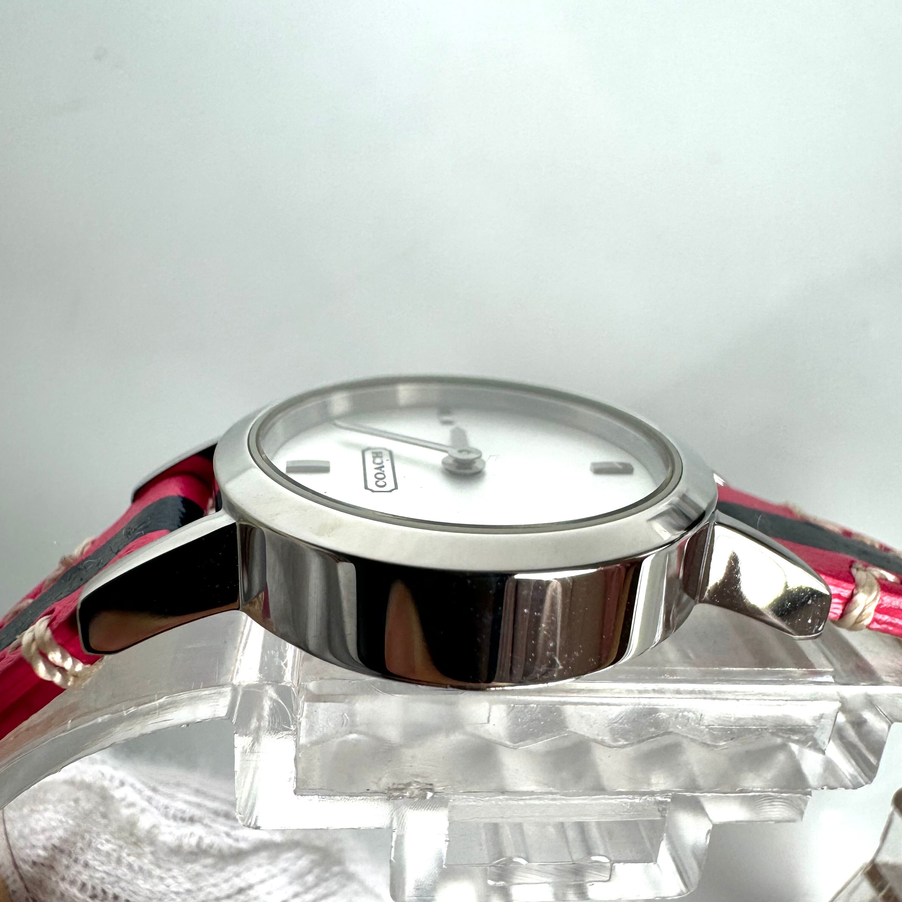 【ほぼ未使用】コーチ ニューステューディオ CA.65.7.14.0622 クォーツ 2針 シルバー 革ベルト レディース