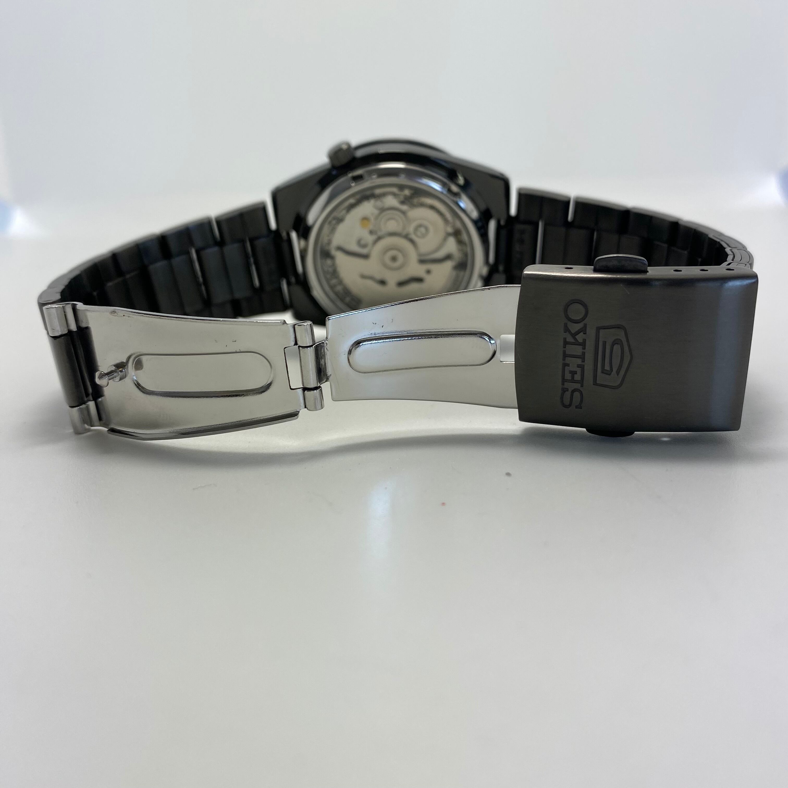 セイコー セイコーファイブ セイコー5 SNKE03K1 7S26-02T0 自動巻 黒 裏スケ デイデイト(スペイン語・英語) 海外モデル