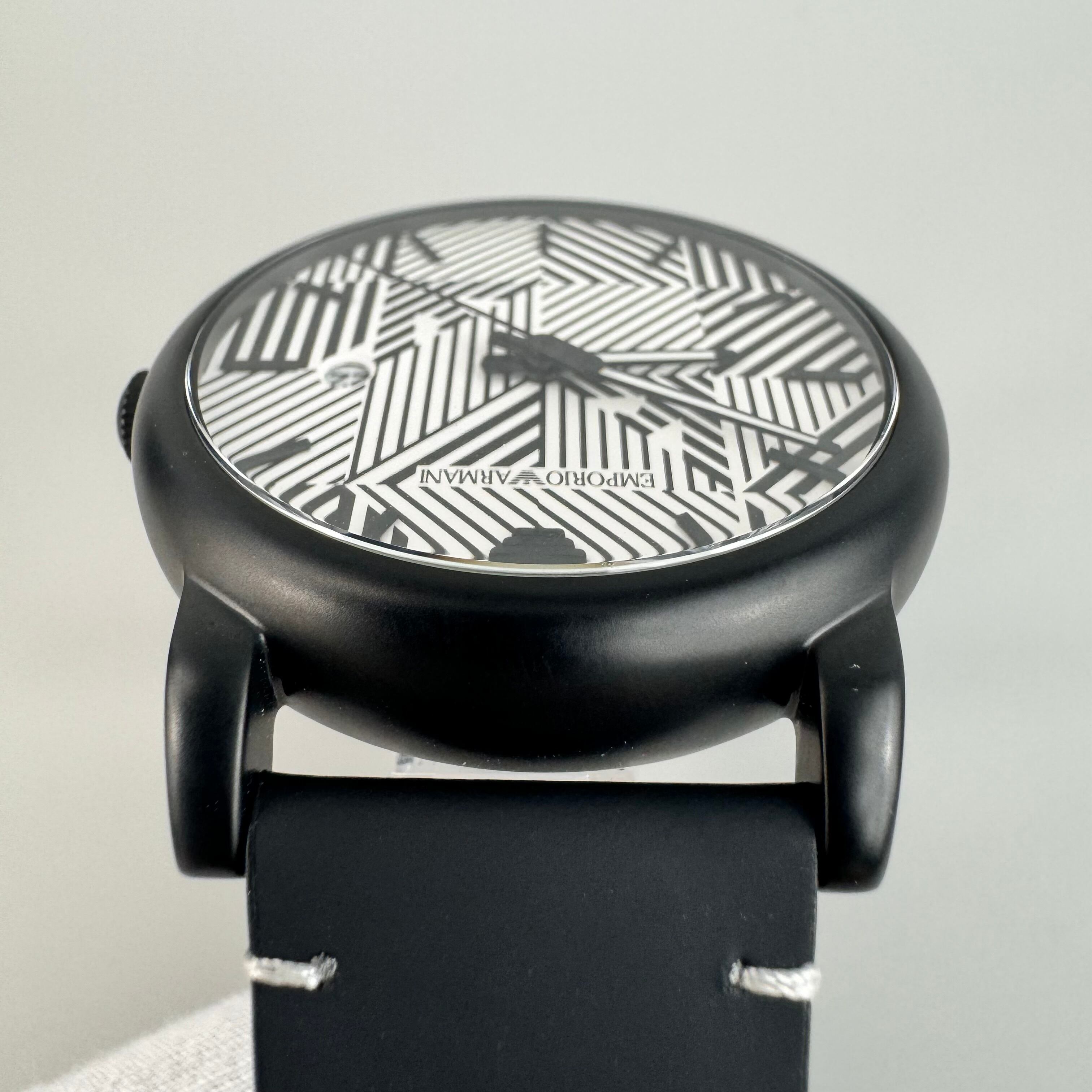 【美品】エンポリオアルマーニ EMPORIO ARMANI AR-11136 クォーツ 白 デイト表示 革ベルト