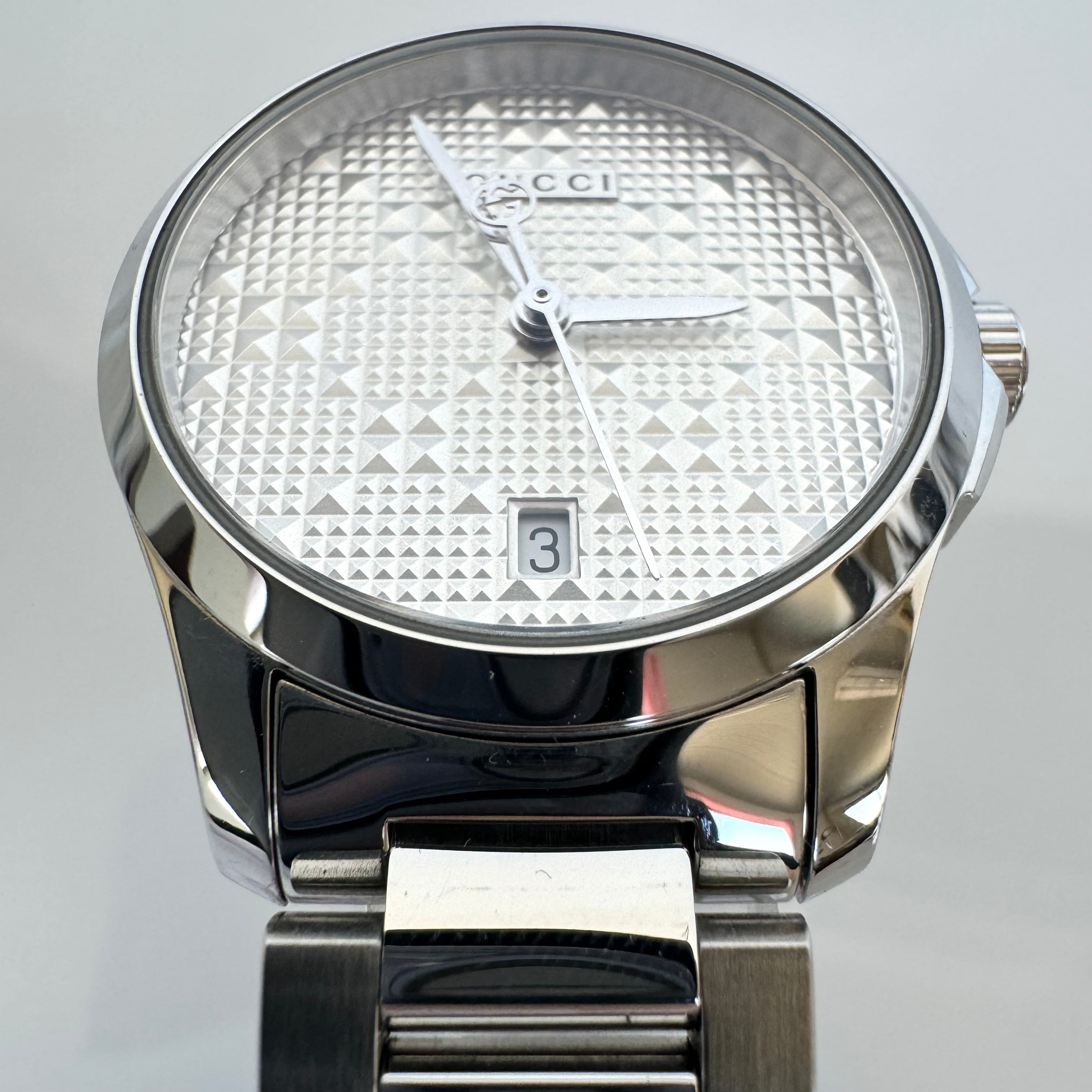 グッチ Gタイムレス YA126551 126.5 クォーツ デイト表示 シルバー レディース