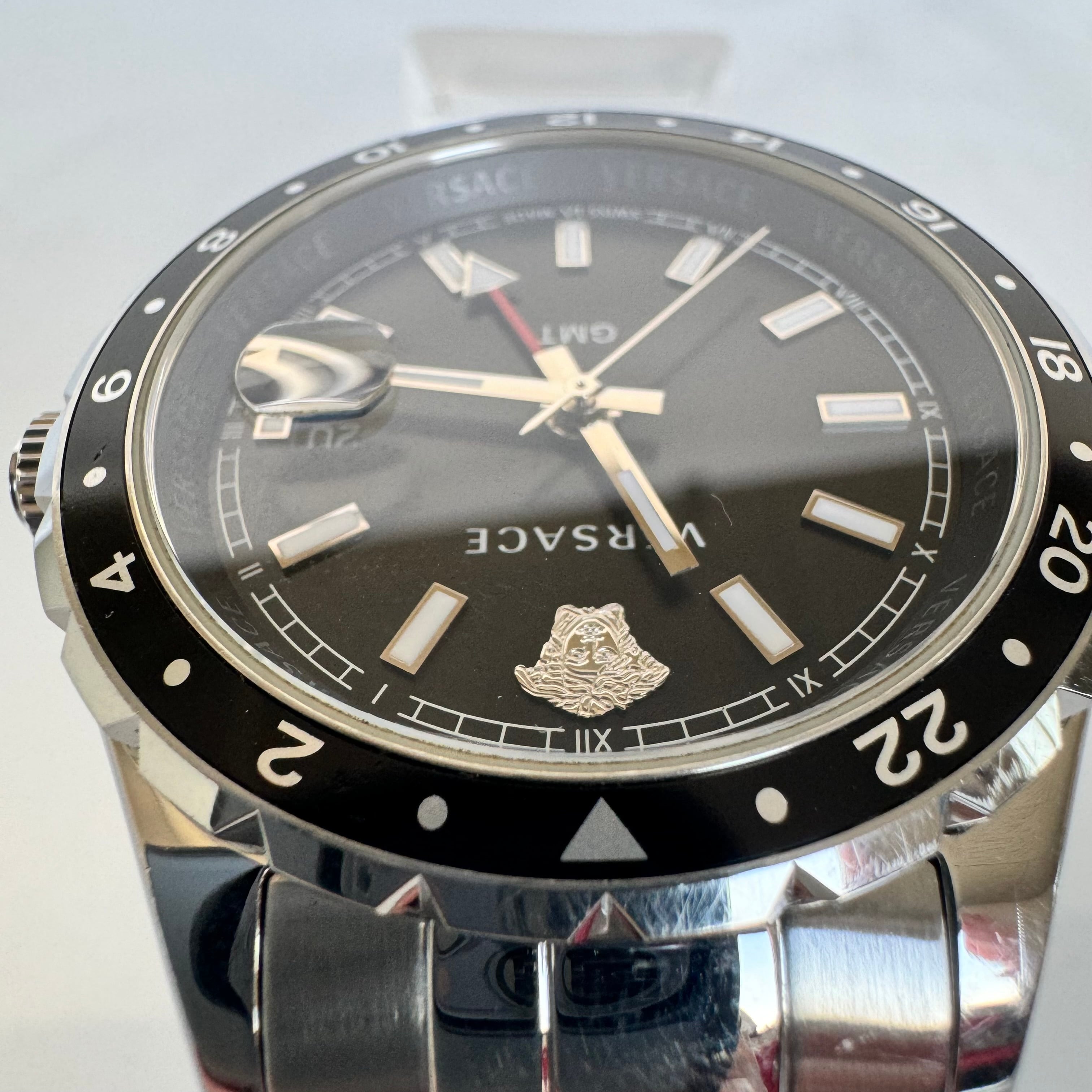 【希少】ヴェルサーチ ヘレニウム GMT V11 クォーツ 黒 デイト表示