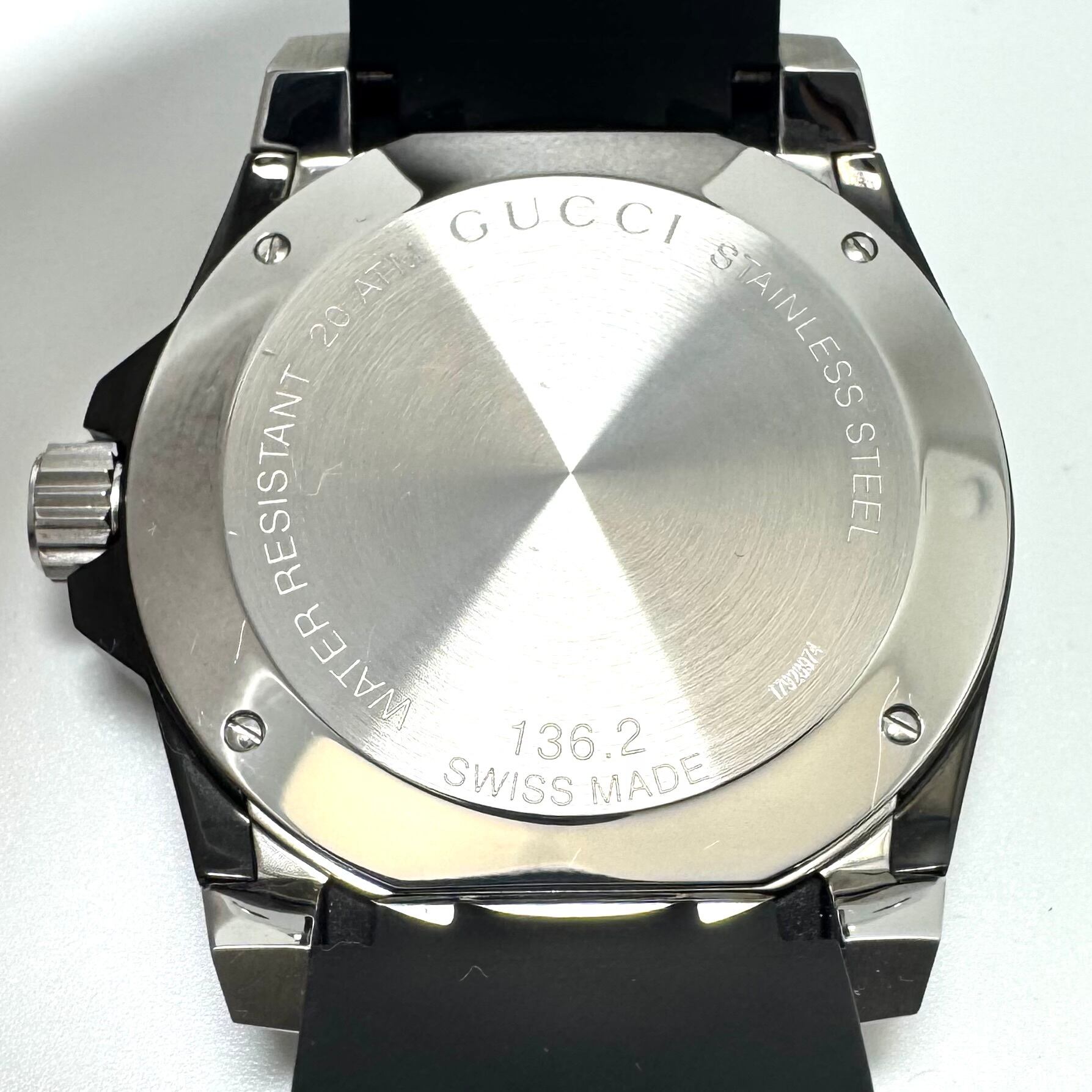 【美品】グッチ GUCCI ダイブ DIVE YA136204A 136.2 クォーツ 黒 デイト表示 樹脂ベルト