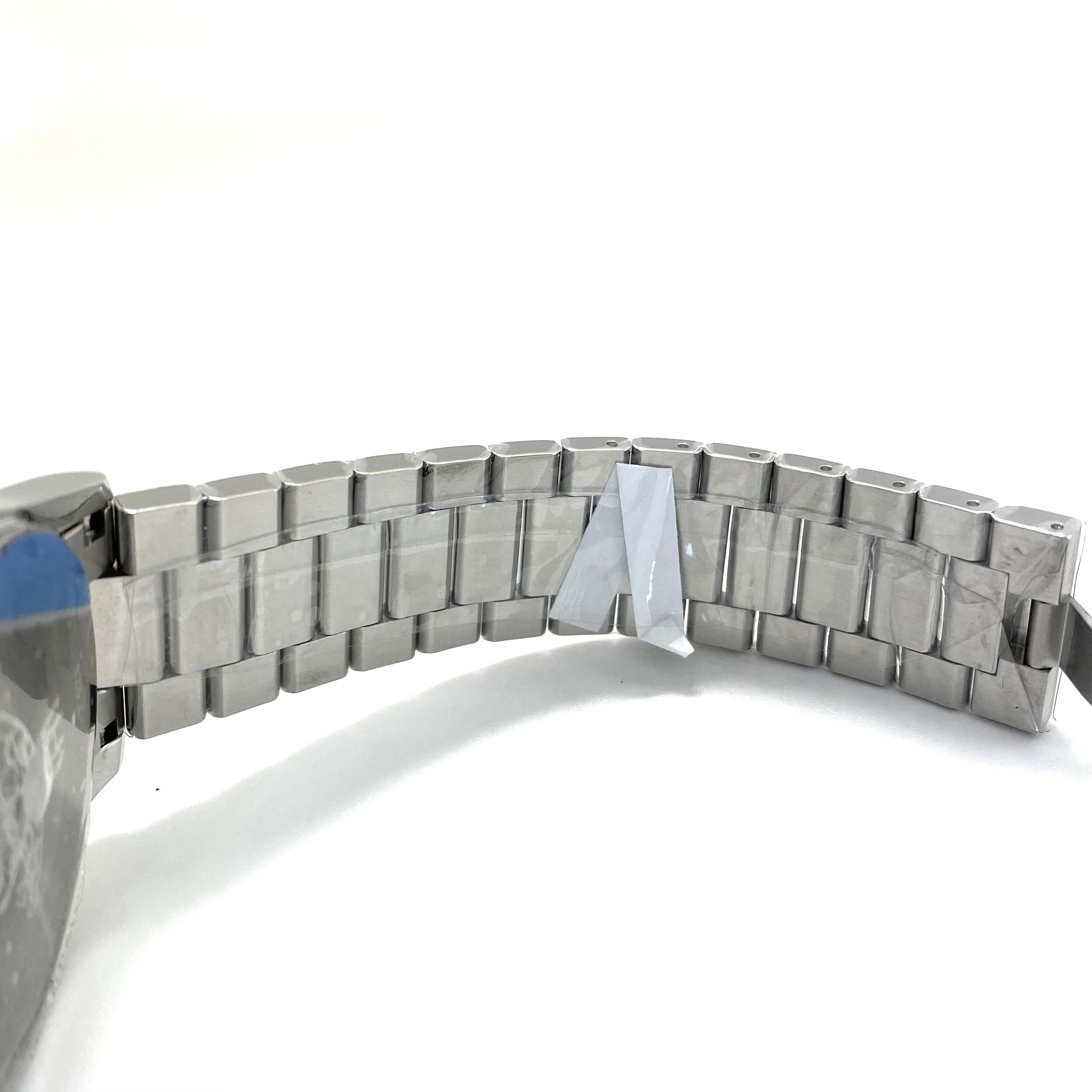 【未使用】腕時計 グッチ GUCCI Gタイムレス 126.4 YA1264076 スネーク 蛇 モチーフ クォーツ シルバー メンズ レディース ユニセックス