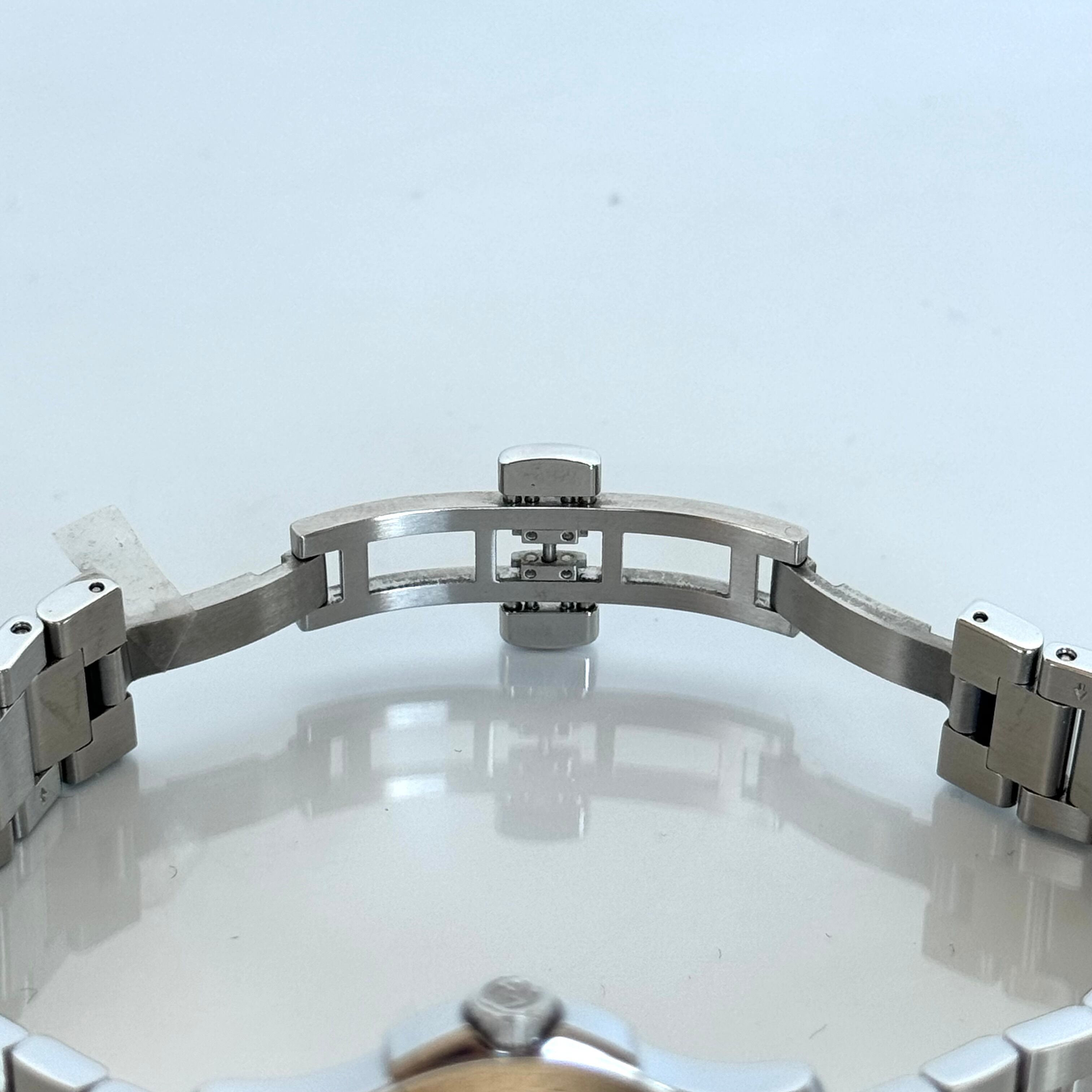 グッチ Gタイムレス YA126551 126.5 クォーツ デイト表示 シルバー レディース