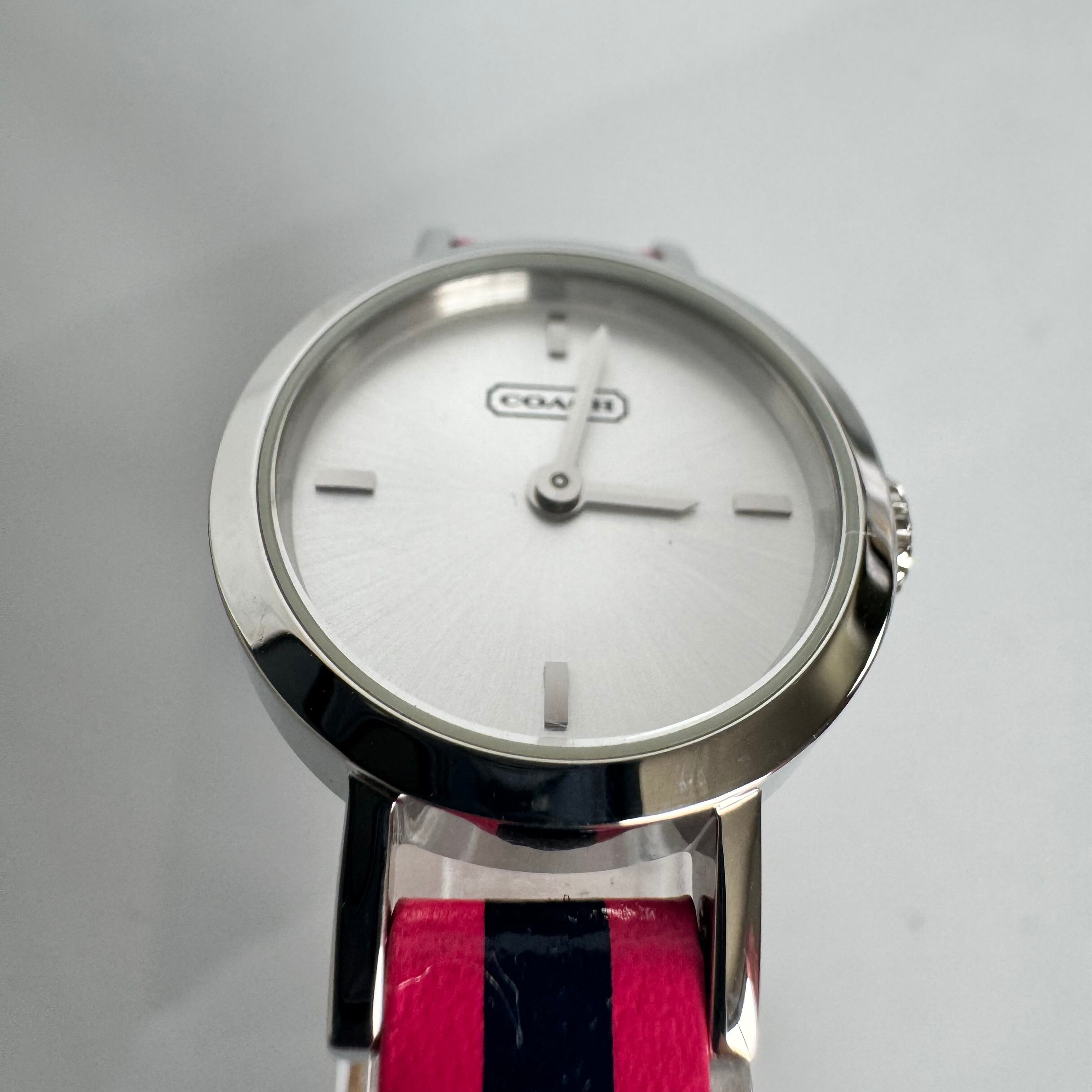 【ほぼ未使用】コーチ ニューステューディオ CA.65.7.14.0622 クォーツ 2針 シルバー 革ベルト レディース