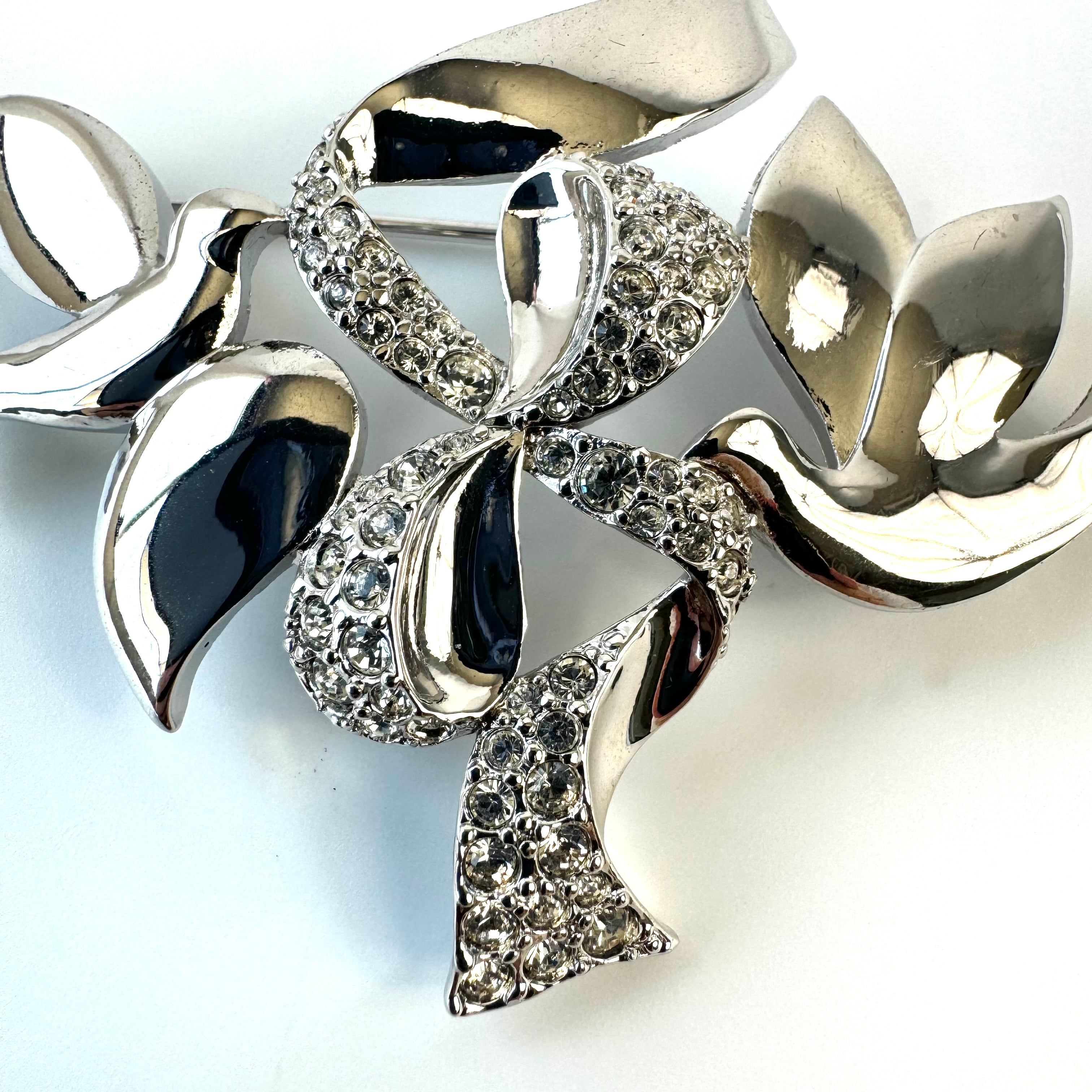 【美品】ニナリッチ ブローチ ラインストーン トリ リボン シルバー