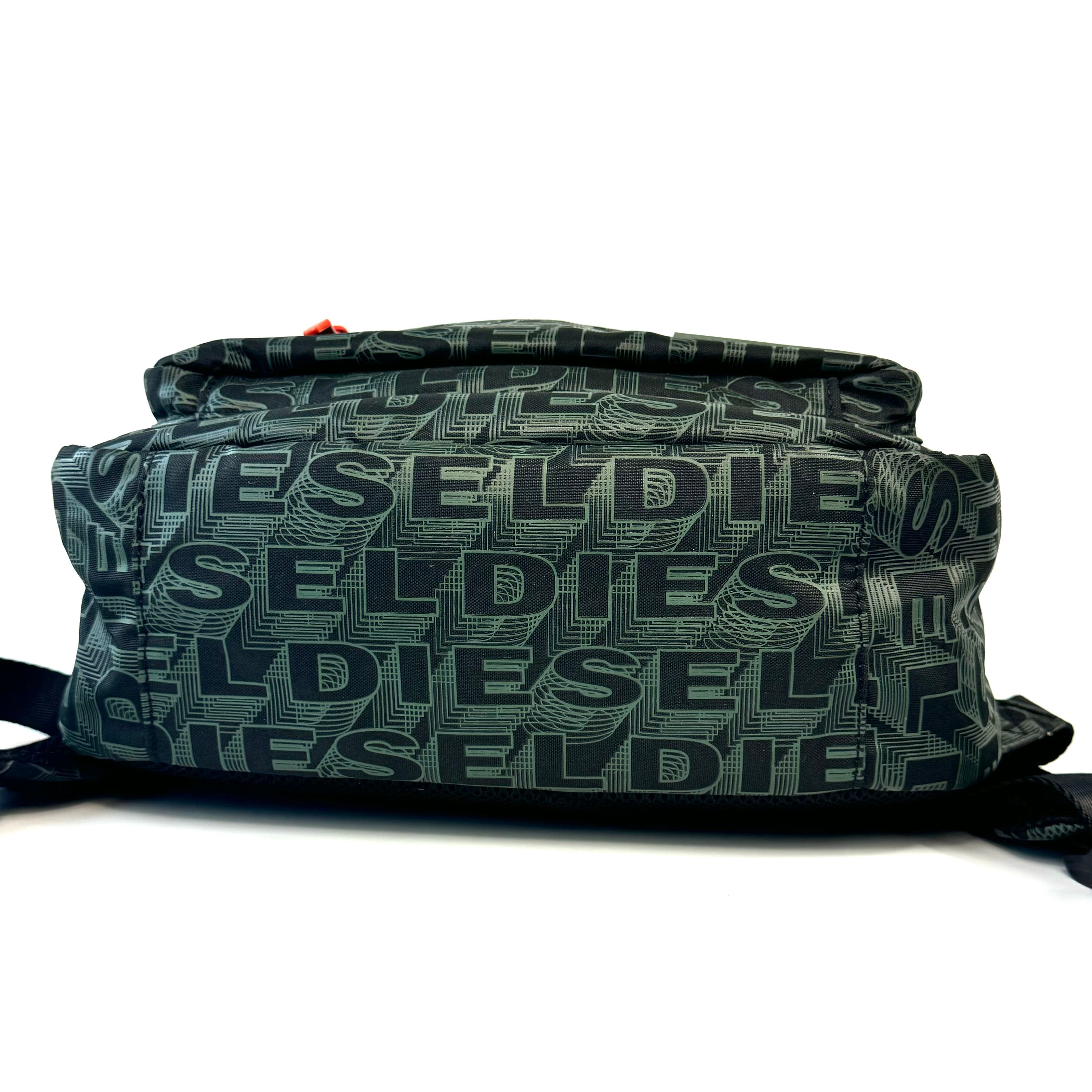 【美品】ディーゼル リュック バックパック モノグラム ロゴ カーキー ネオンオレンジ 緑