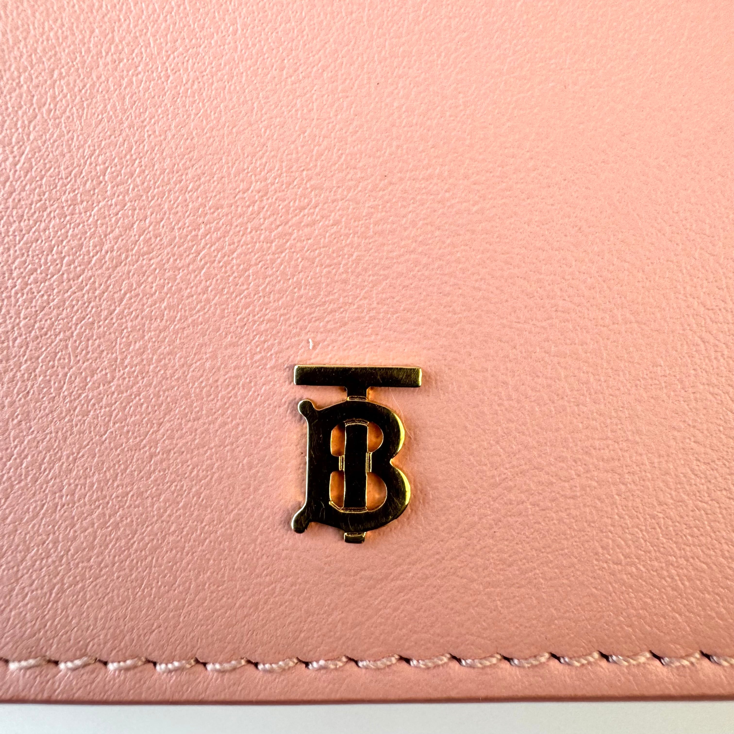 【美品】バーバリー チェーンウォレット コインケース カードケース TBロゴ 斜め掛け 二つ折り 80316271 ブラッシュピンク