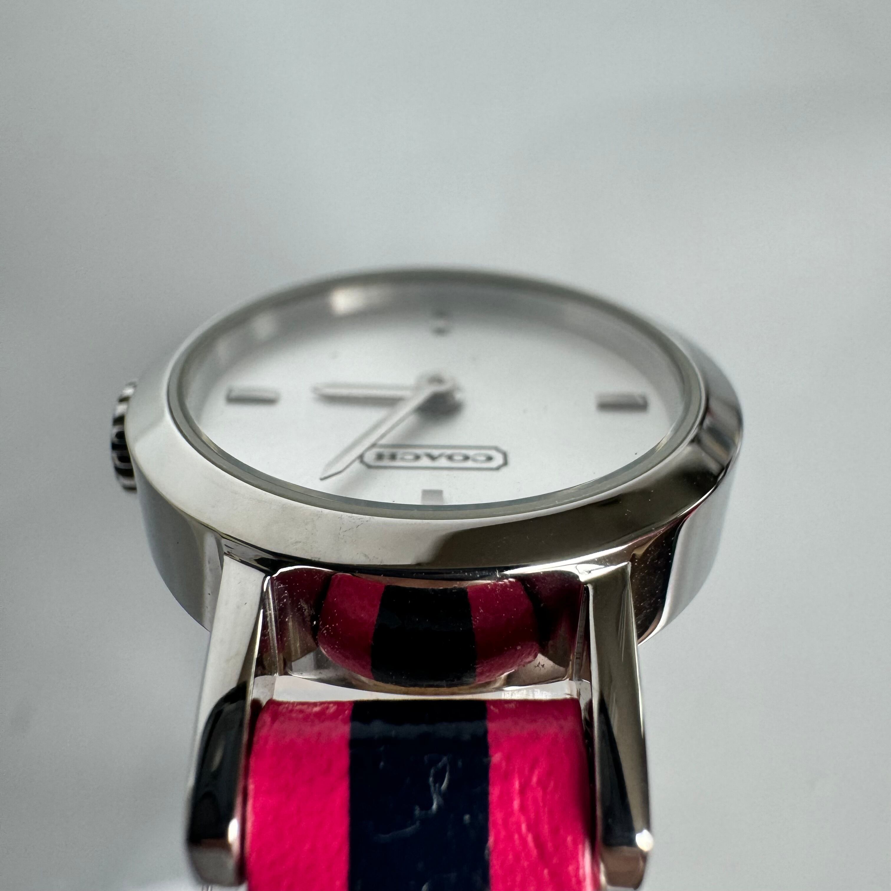 【ほぼ未使用】コーチ ニューステューディオ CA.65.7.14.0622 クォーツ 2針 シルバー 革ベルト レディース