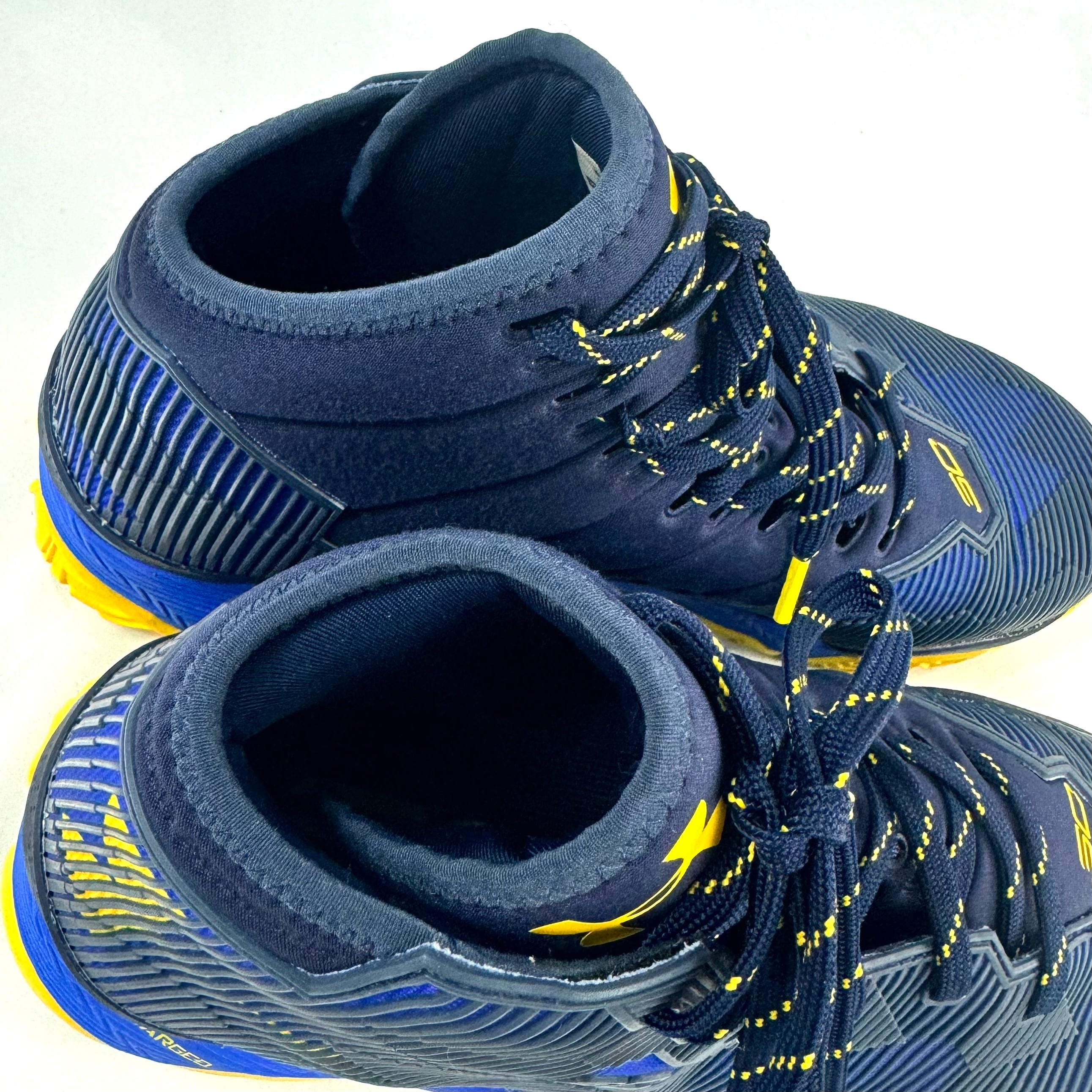 【美品】アンダーアーマー UNDER ARMOUR Curry2.5 ステフィンカリーモデル ハイカットスニーカー バッシュ 3C 27.5cm