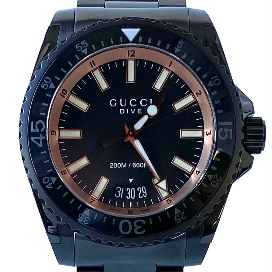 【美品】グッチ GUCCI ダイヴ YA136213 136.2 クォーツ 黒 デイト表示