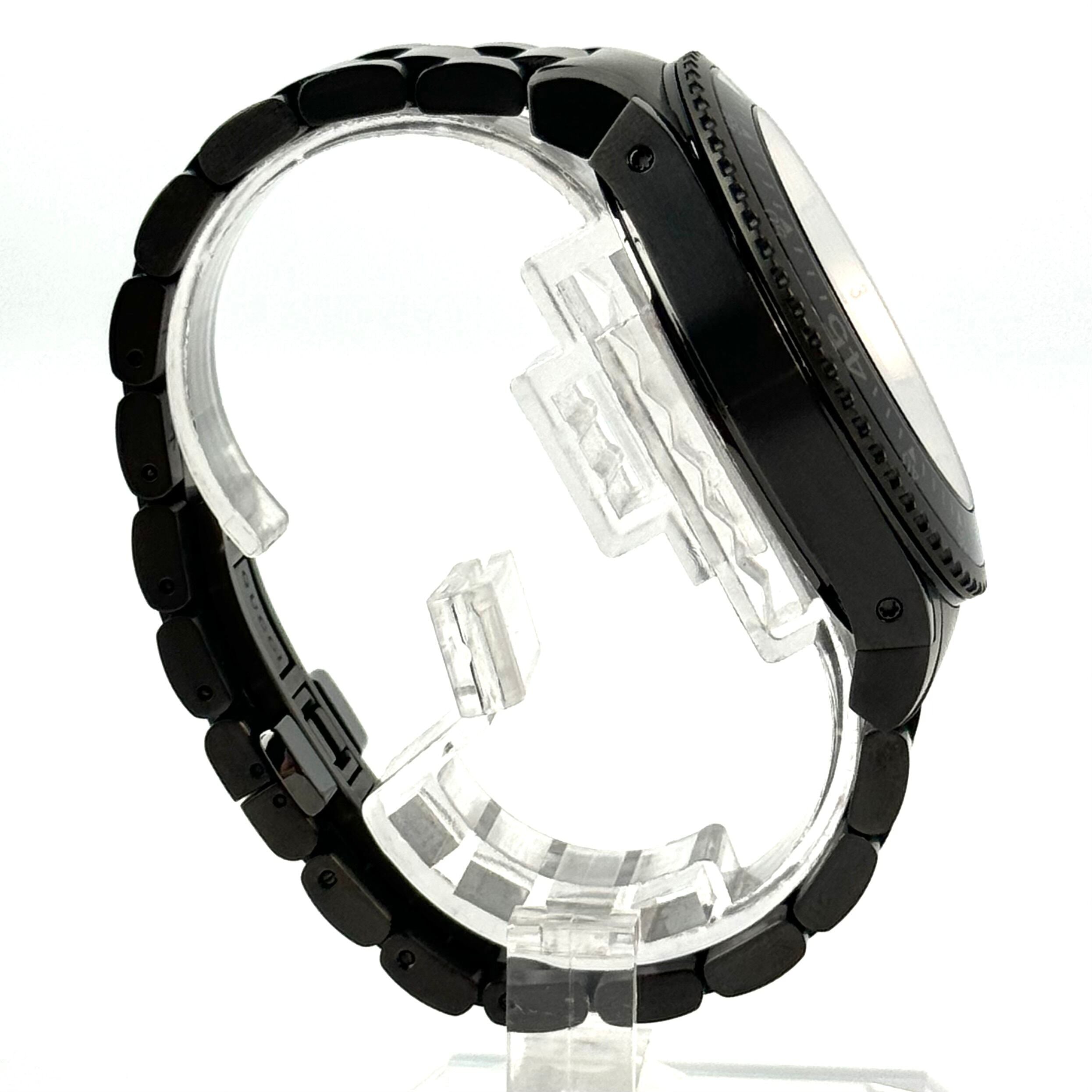 【美品】グッチ GUCCI ダイヴ YA136213 136.2 クォーツ 黒 デイト表示