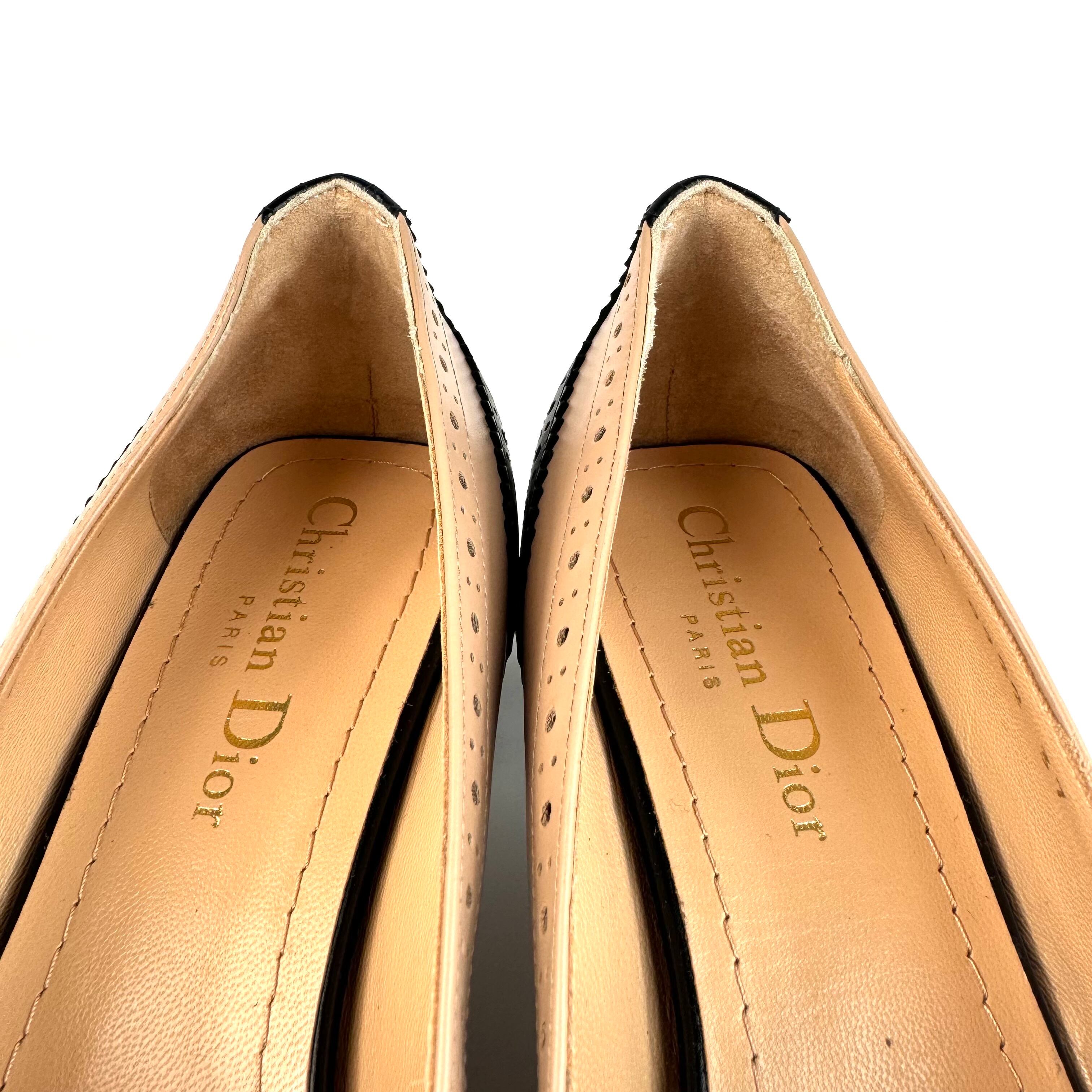 【未使用】クリスチャンディオール パンプス パンチング カーフ ベージュ 黒 24cm