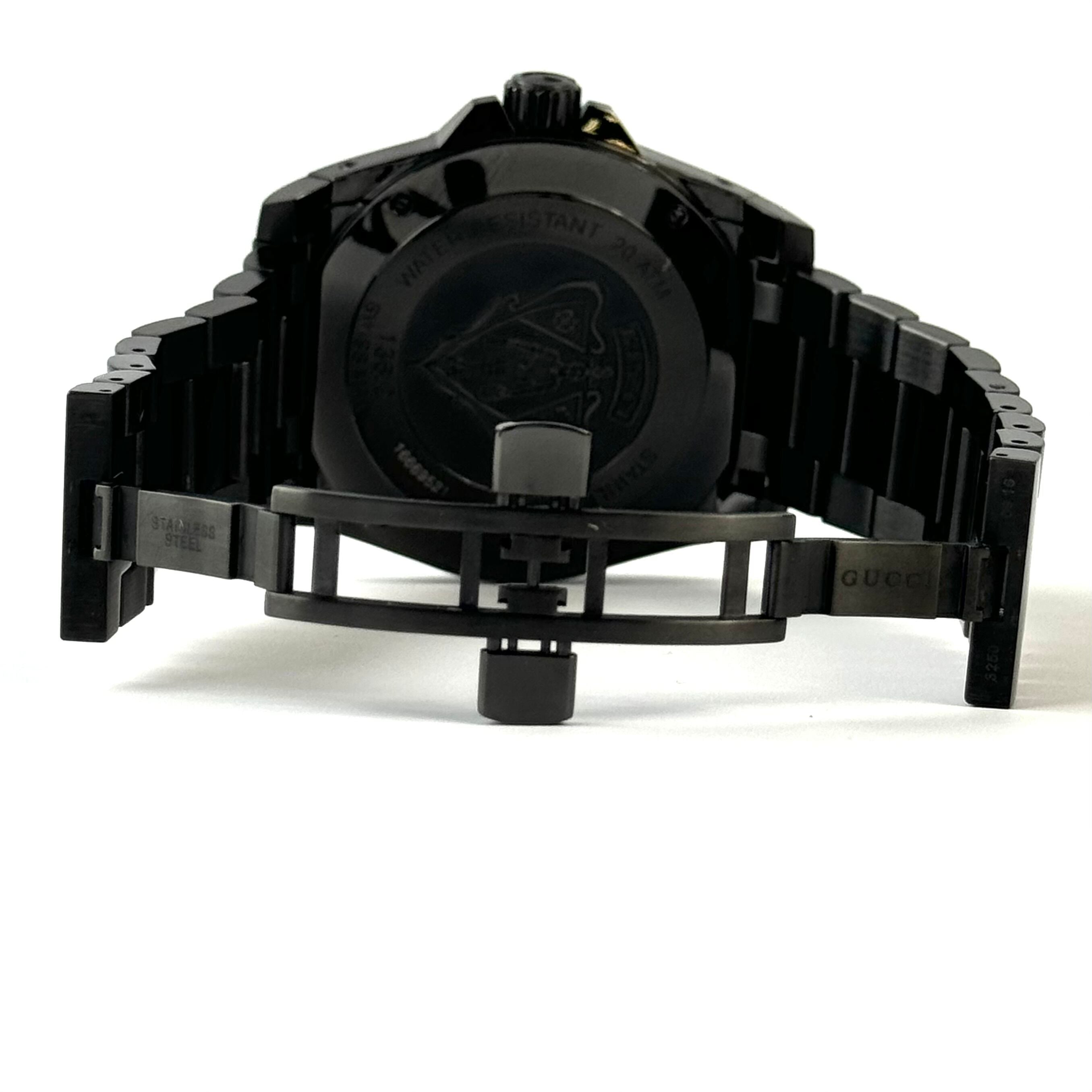 【美品】グッチ GUCCI ダイヴ YA136213 136.2 クォーツ 黒 デイト表示