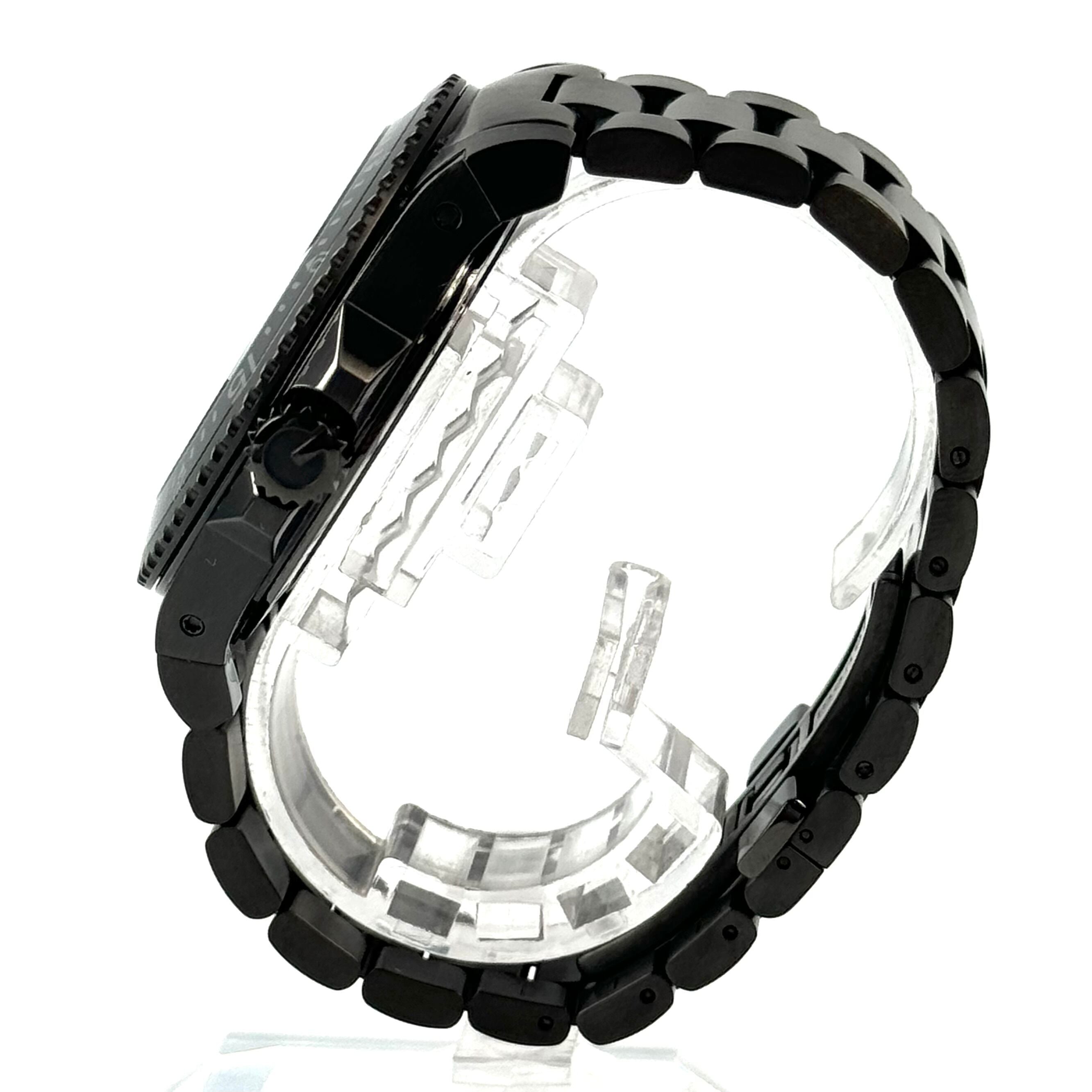 【美品】グッチ GUCCI ダイヴ YA136213 136.2 クォーツ 黒 デイト表示