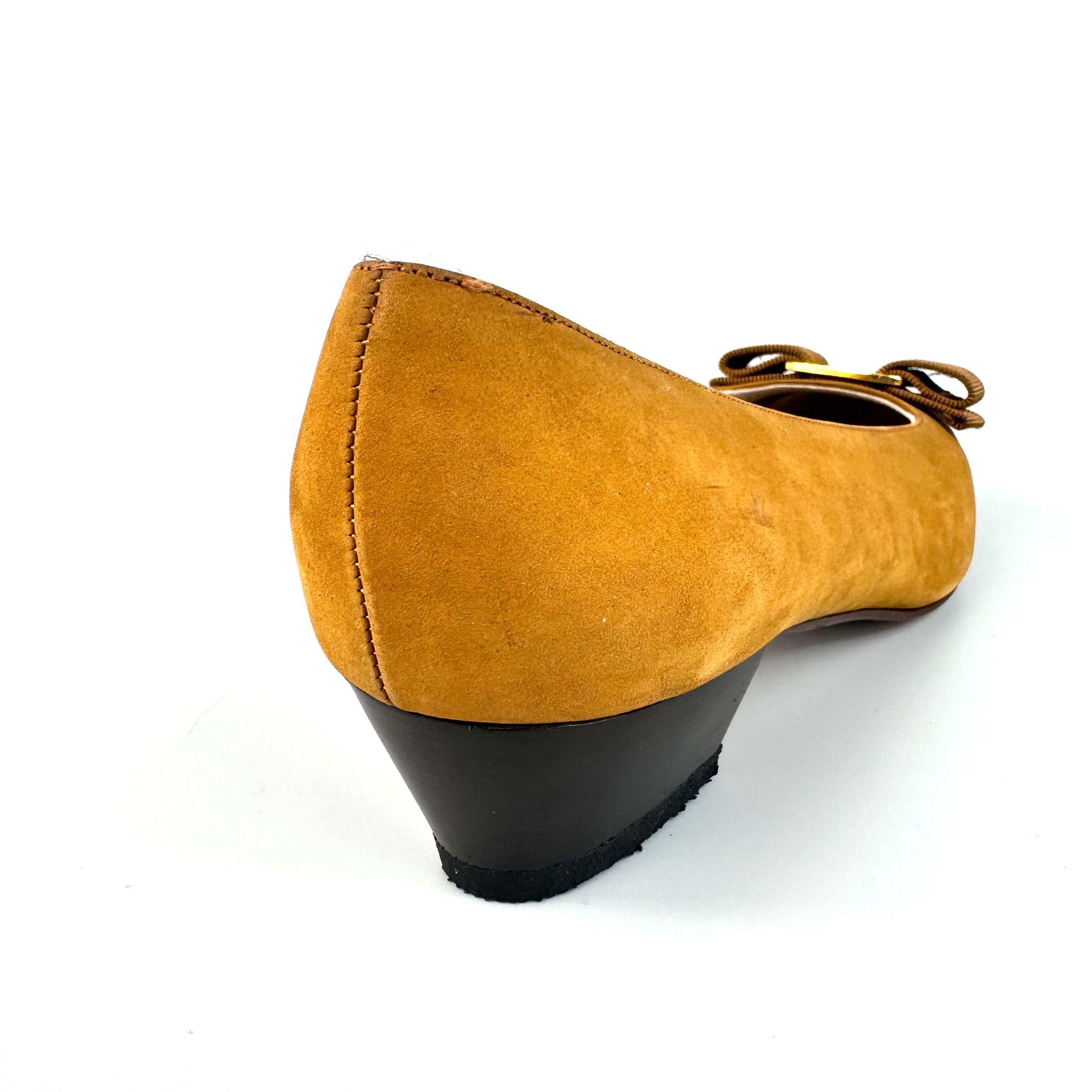 【美品】サルヴァトーレフェラガモ パンプス ヴァラリボン アーモンドトゥ ライトブラウン 24cm