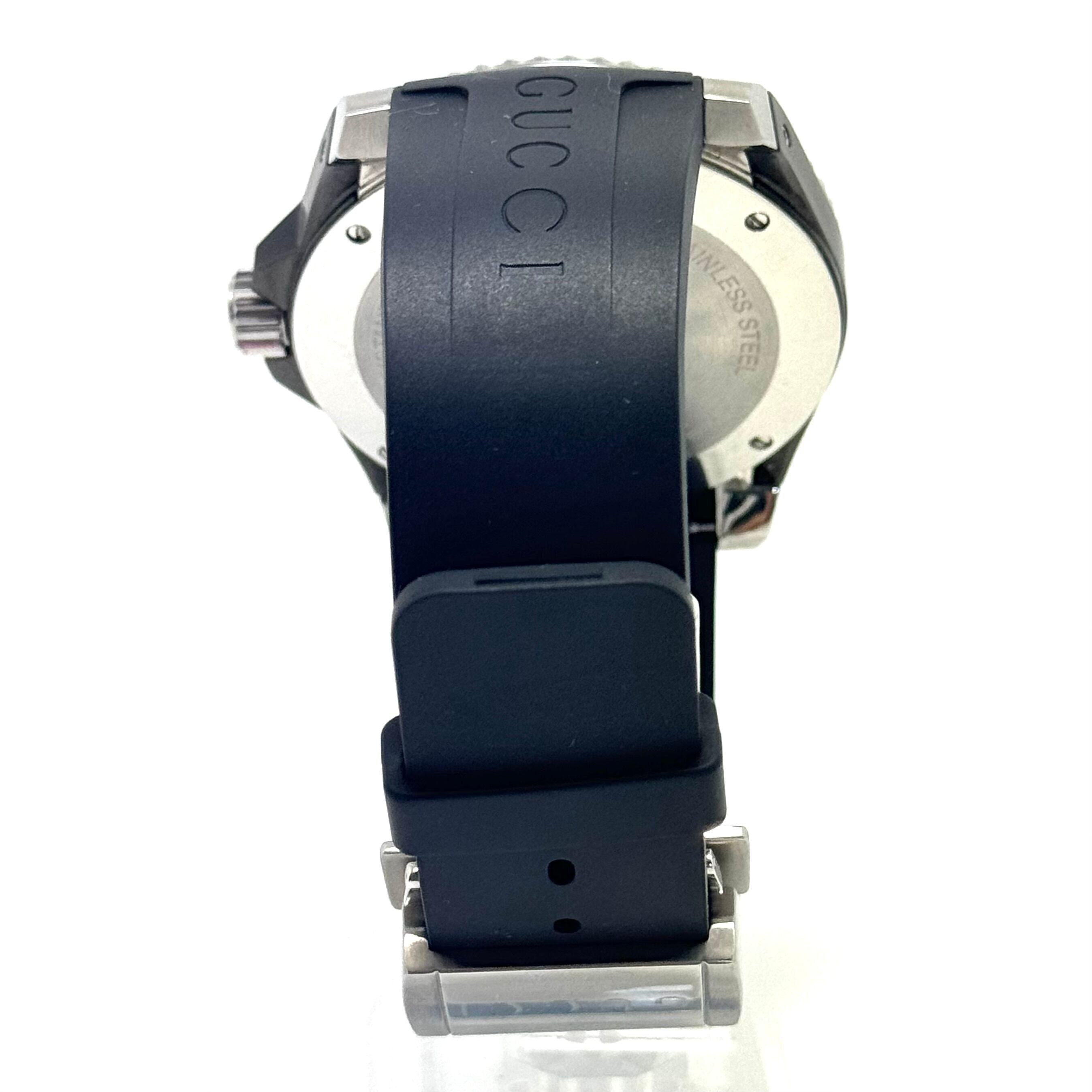 【美品】グッチ　GUCCI　ダイブ　DIVE　YA136204A　136.2　クォーツ　黒　デイト表示　樹脂ベルト