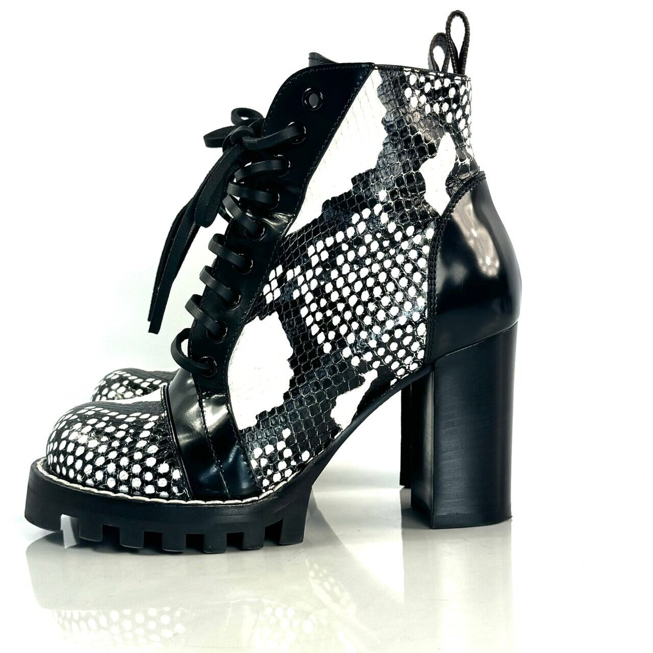 【希少】ルイヴィトン　LOUIS VUITTON　スタートレイルライン　アンクルブーツ　ショートブーツ　パイソン　黒　白　34 1/2　日本サイズ22cm