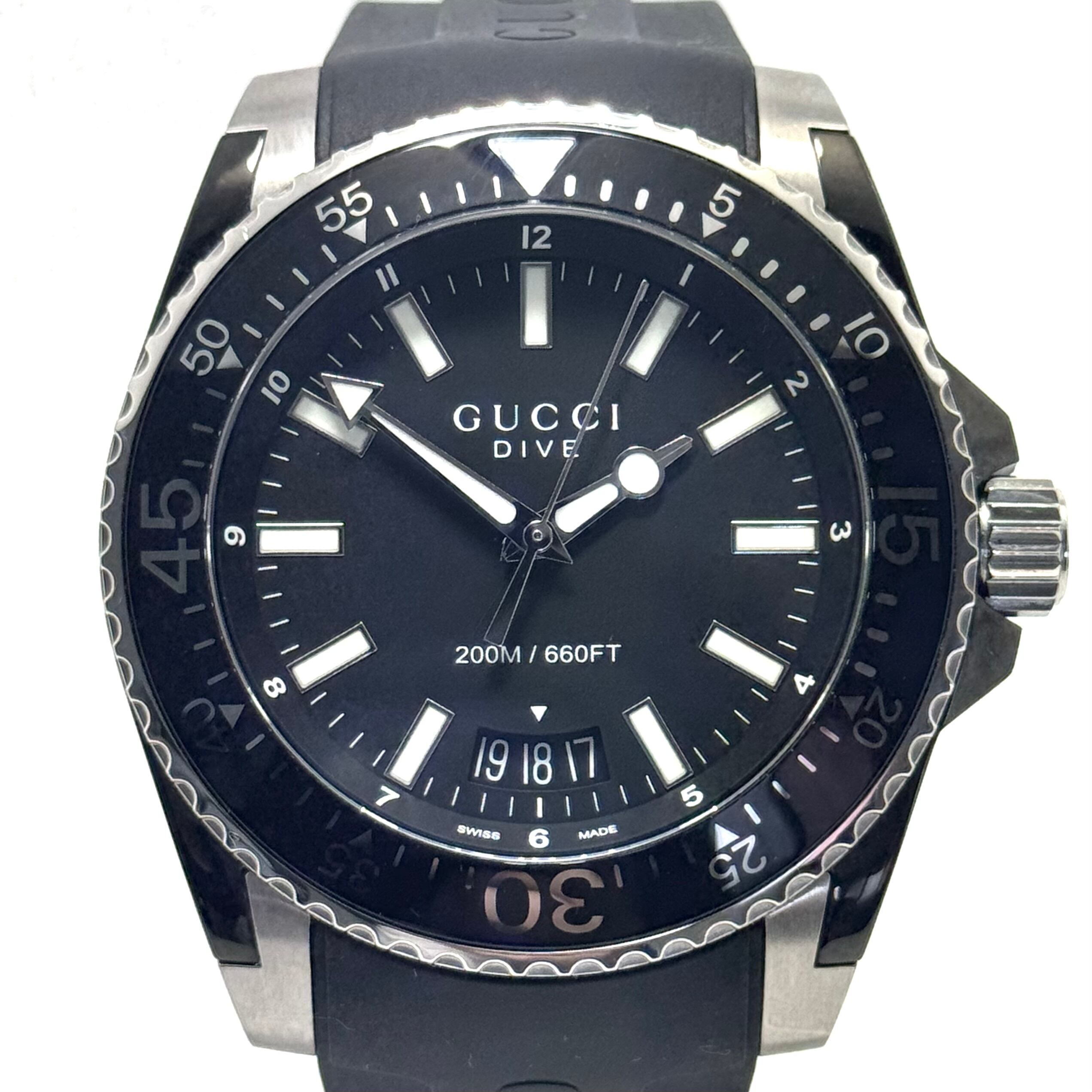 【美品】グッチ　GUCCI　ダイブ　DIVE　YA136204A　136.2　クォーツ　黒　デイト表示　樹脂ベルト