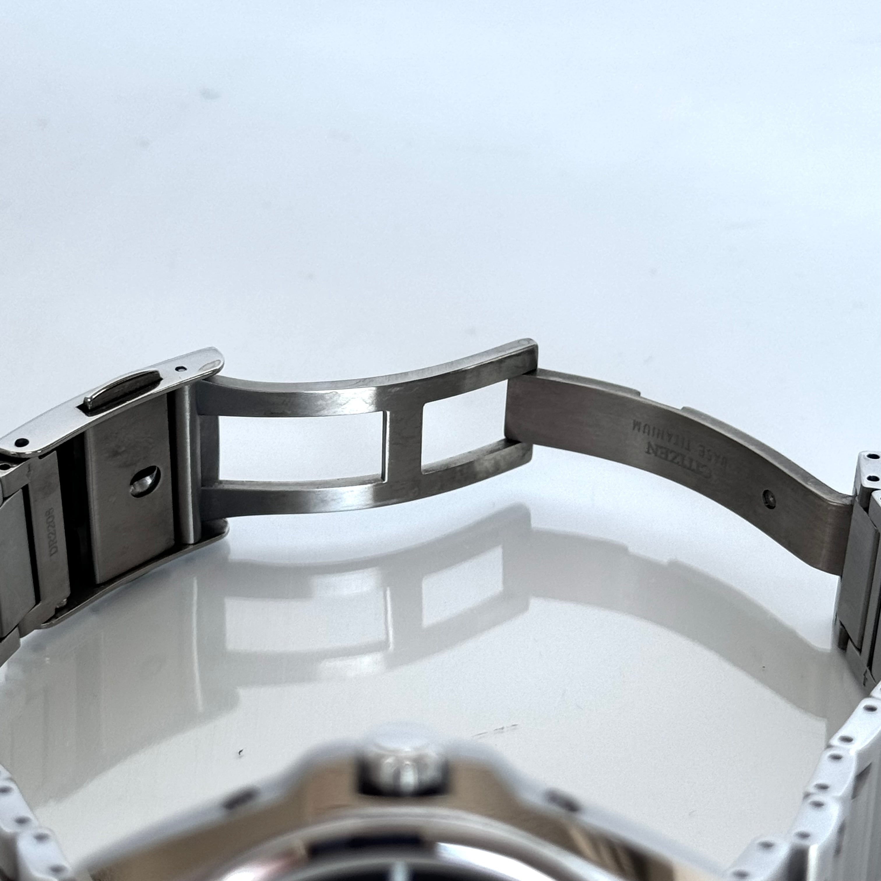 【美品】シチズン　アテッサ　AT6050-54E 　H100-R007556　電波ソーラー　黒　デイデイト　チタニウム