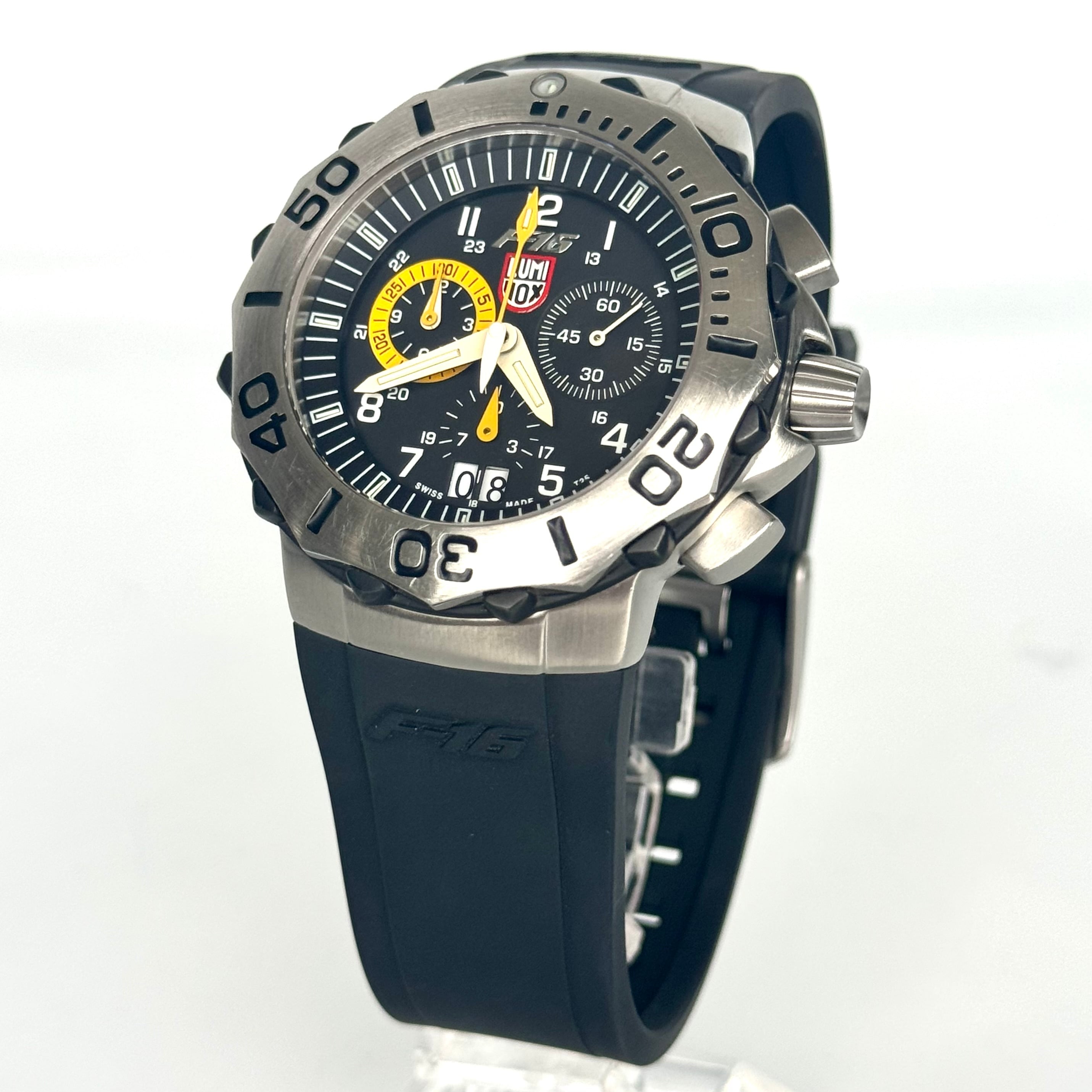 【希少】ルミノックス　F-16　ファイティングファルコン　クォーツ　クロノグラフ　黒　デイト表示　ラバーベルト
