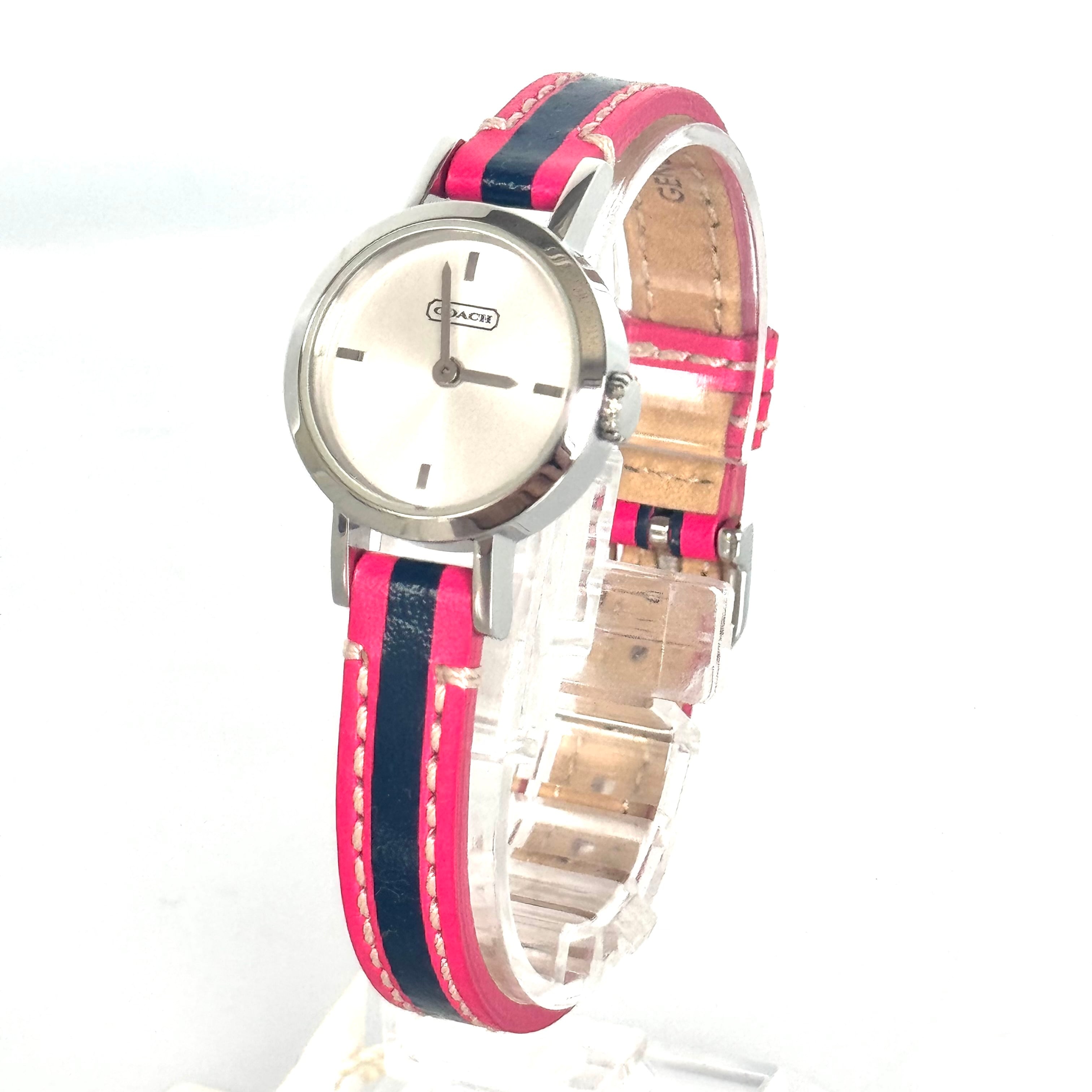 【ほぼ未使用】コーチ　ニューステューディオ　CA.65.7.14.0622　クォーツ　2針　シルバー　革ベルト　レディース