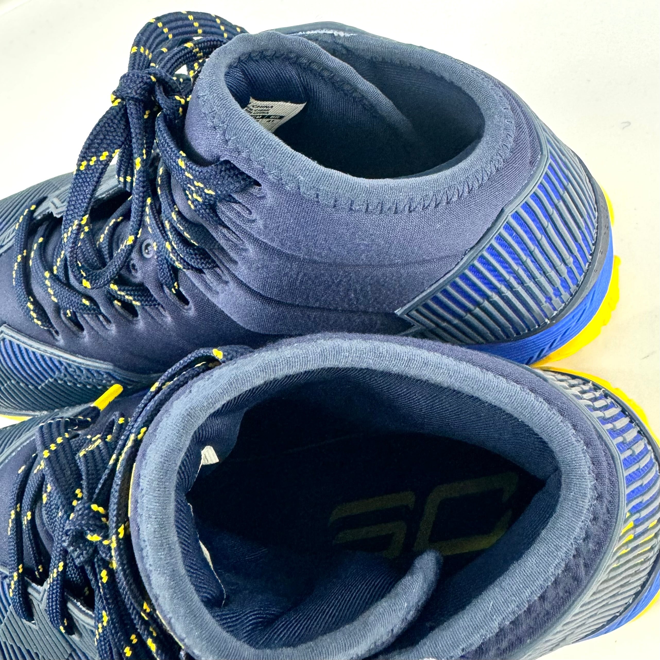 【美品】アンダーアーマー　UNDER ARMOUR　Curry2.5　ステフィンカリーモデル　ハイカットスニーカー　バッシュ　3C　27.5cm