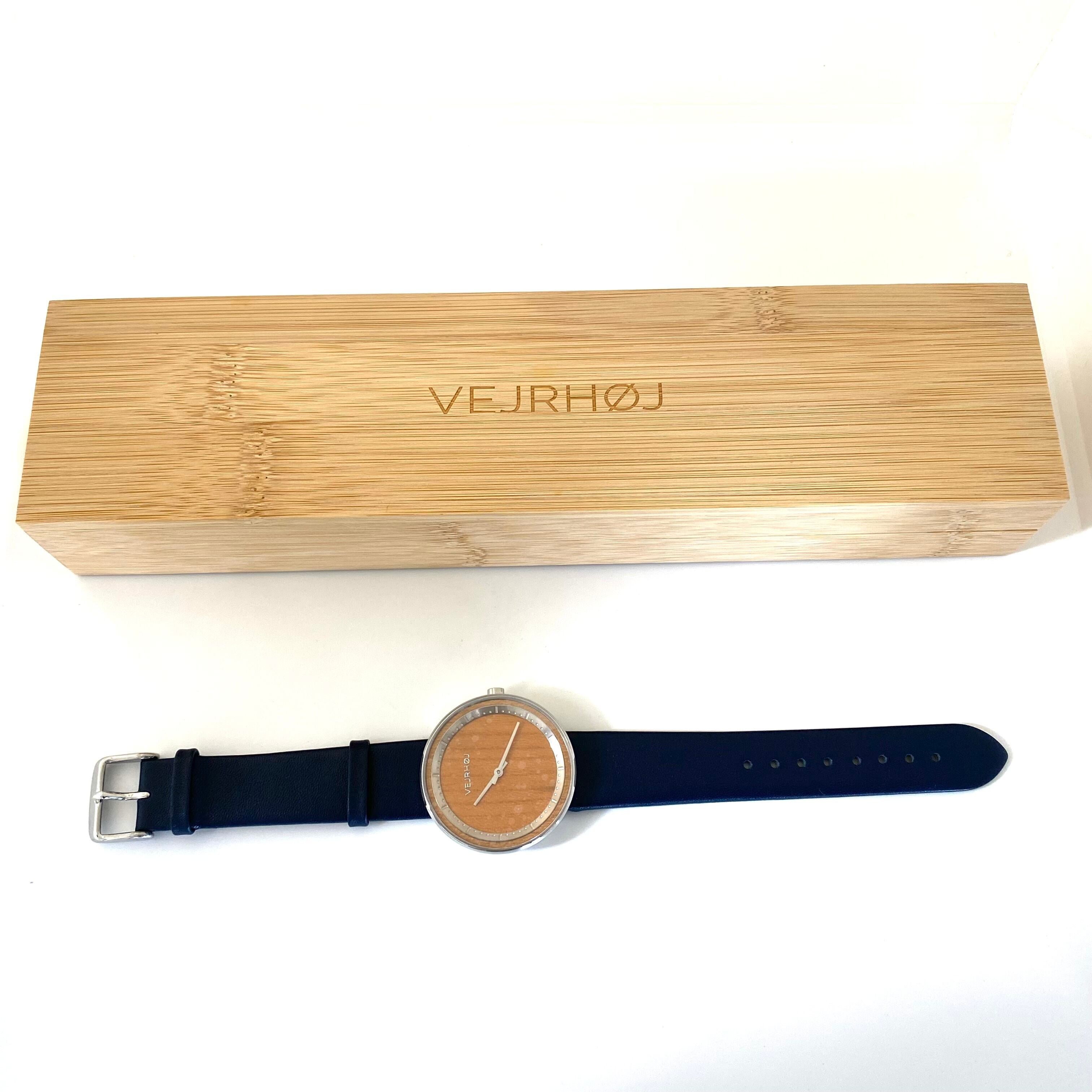 【未使用】ヴェアホイ　VEJRHOJ　クォーツ　木目　2針　革ベルト