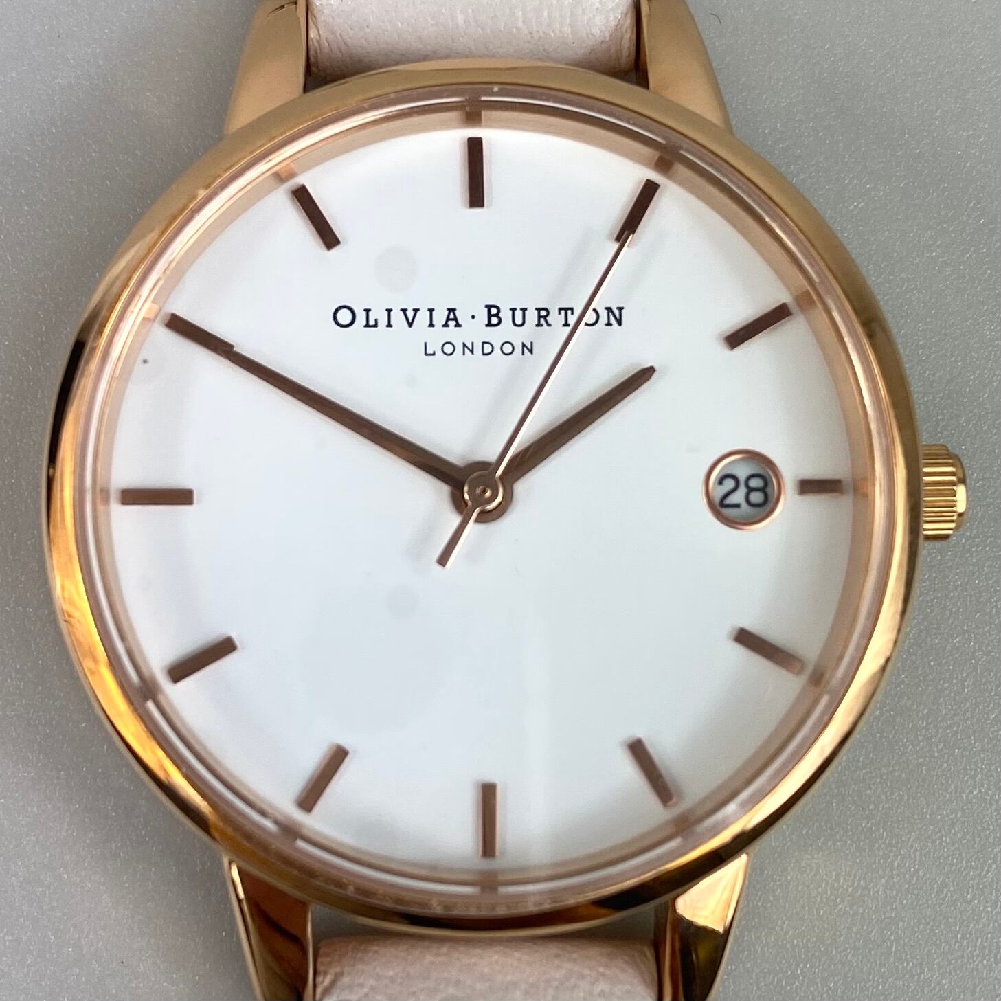 【未使用】オリビアバートン　OLIVIA BURTON　OB15TD09　クォーツ　白　デイト表示　革ベルト　レディース