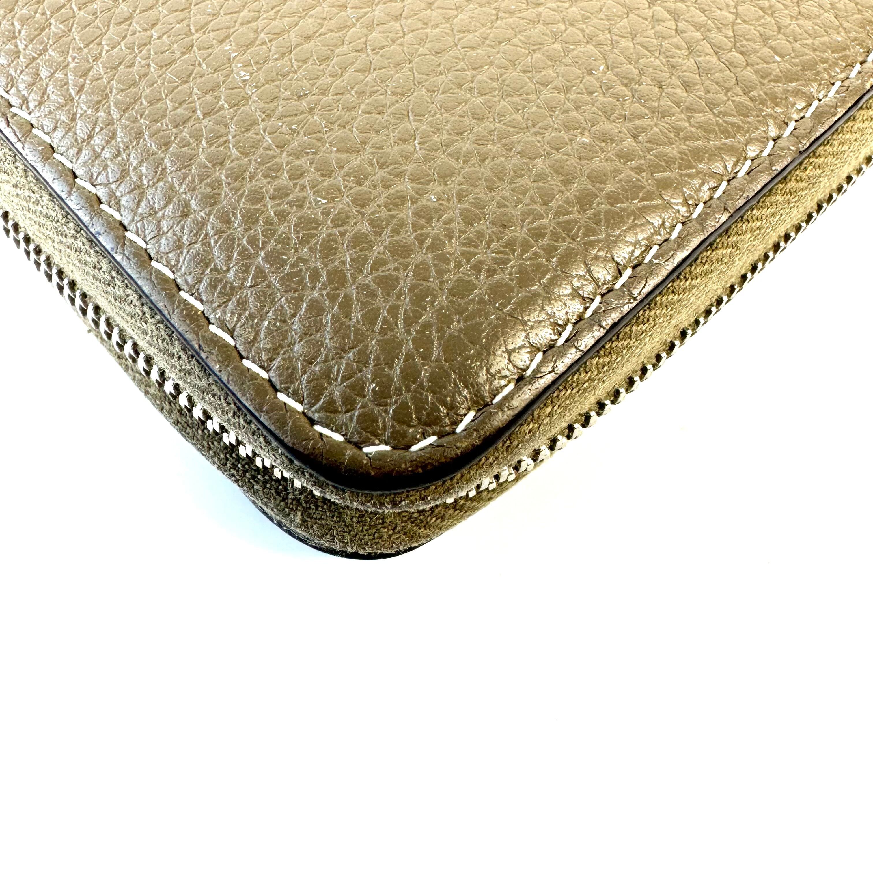 セリーヌ　長財布　ラウンドファスナー　レザー　グレージュ