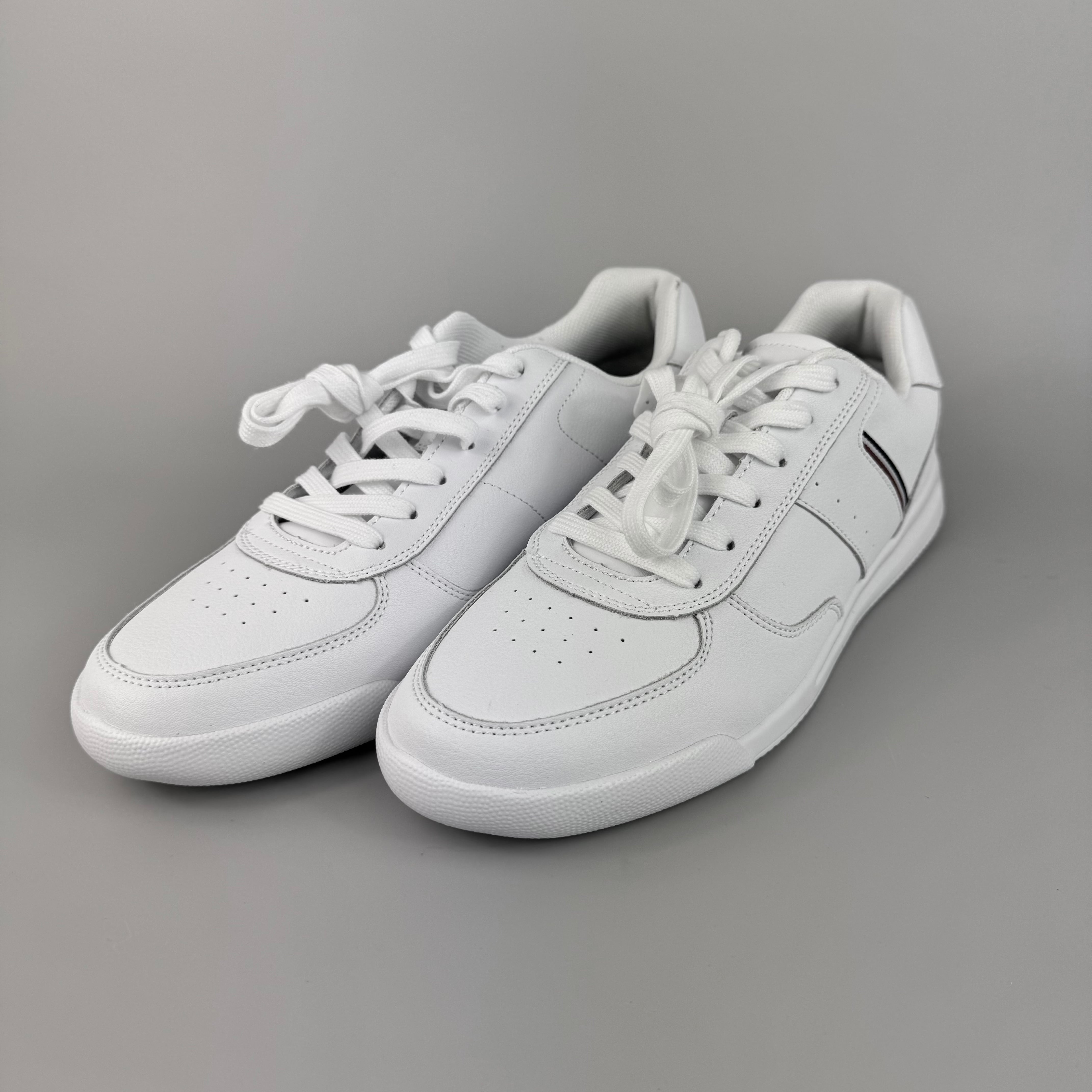 【未使用】トミーヒルフィガー　ライトウェイトレザーキャップ　スニーカー　ホワイト　26.5cm