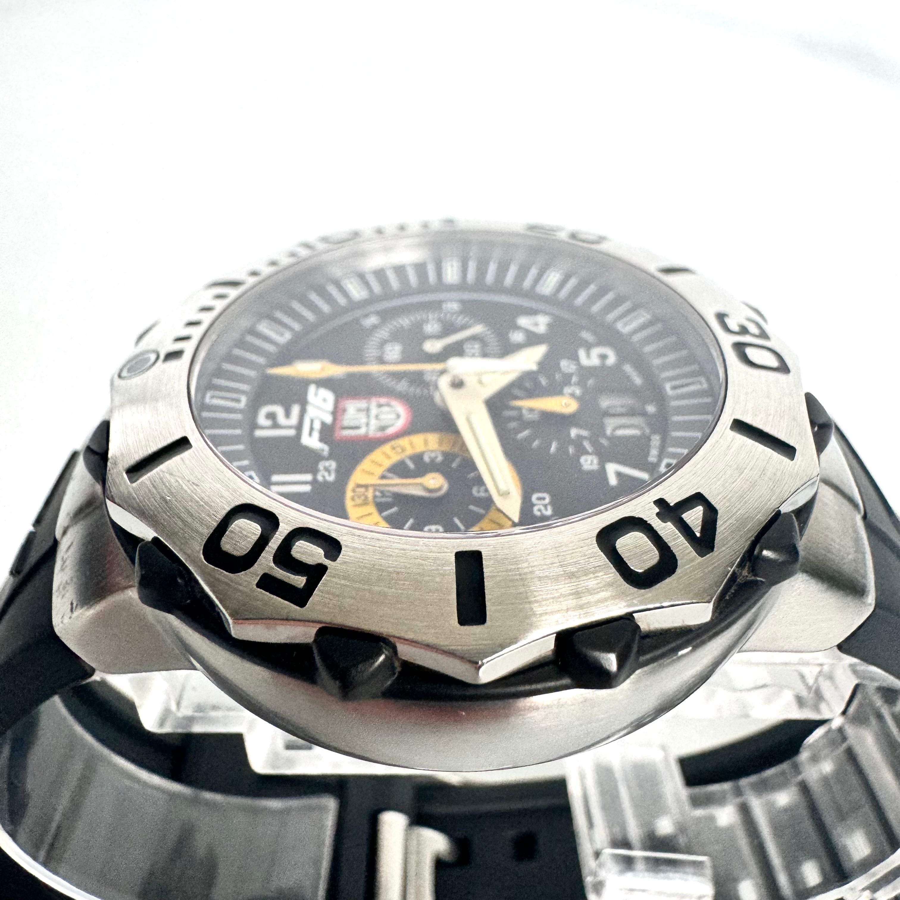 【希少】ルミノックス　F-16　ファイティングファルコン　クォーツ　クロノグラフ　黒　デイト表示　ラバーベルト