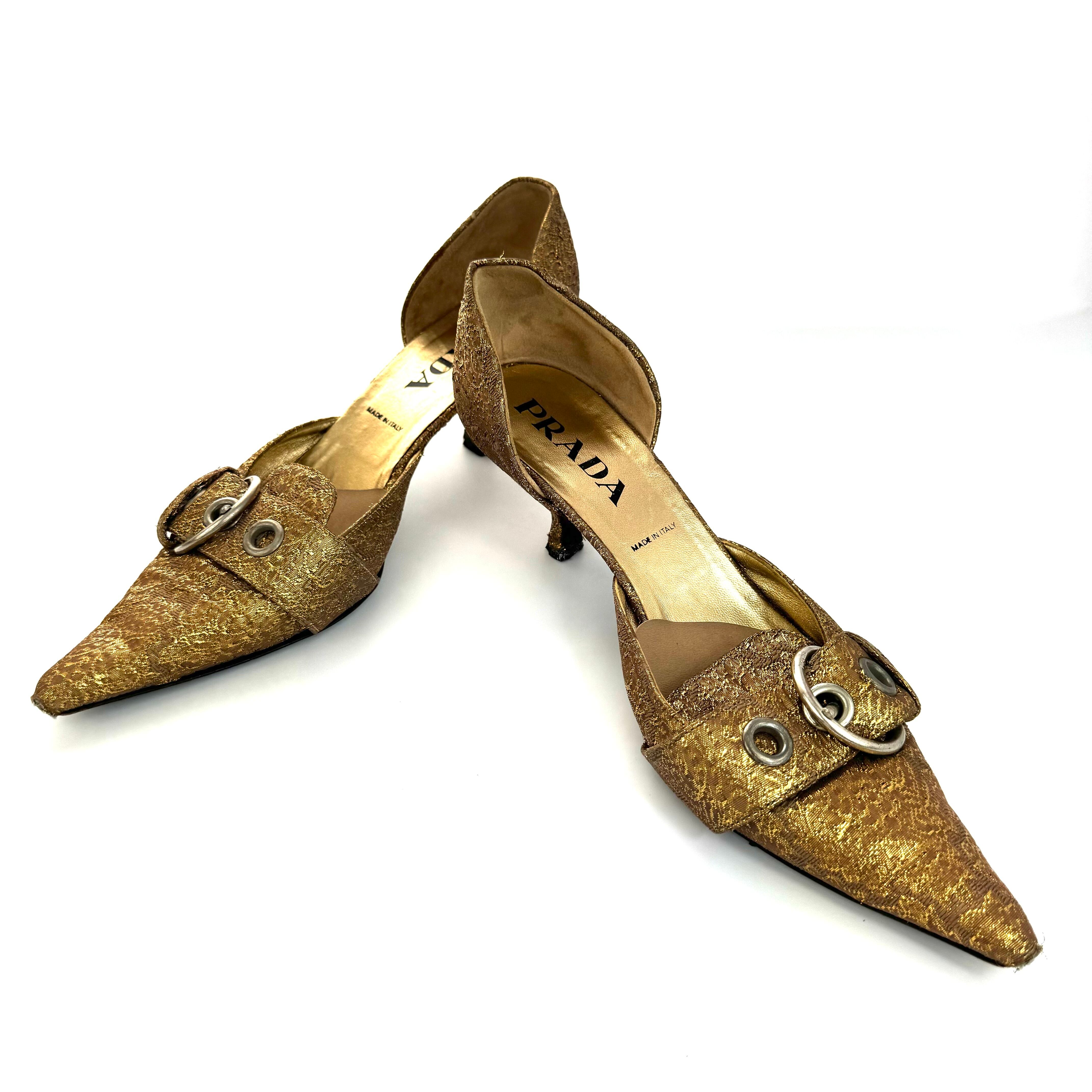 プラダ　パンプス　サイドオープン　ポインテッドトゥ　ゴールド　24.5cm