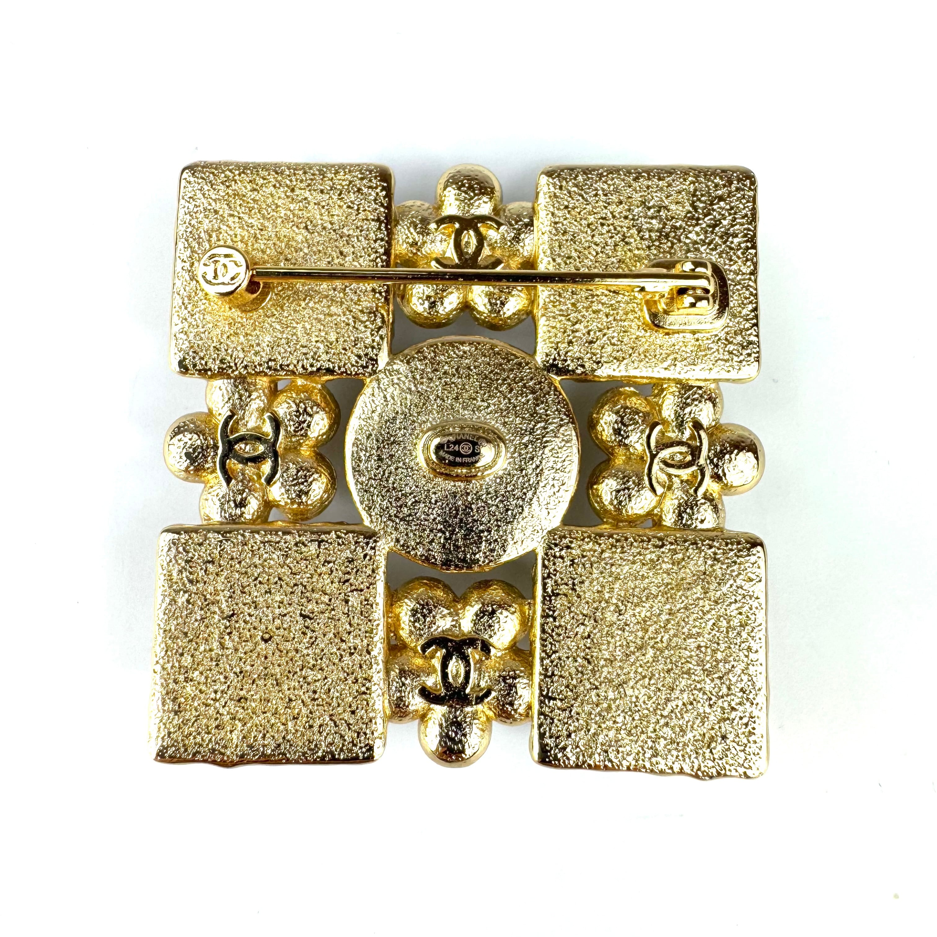 【ほぼ未使用】シャネル　ブローチ　L24S　ココマーク　アンティーク風　スクエア
