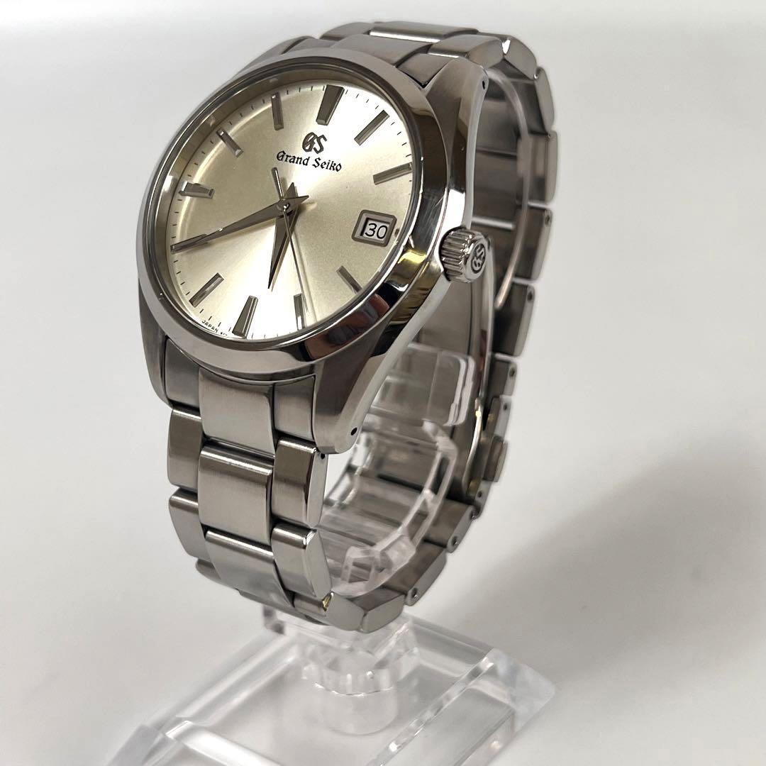 グランドセイコー　SBGV221　9Fクォーツ　シルバー　デイト表示