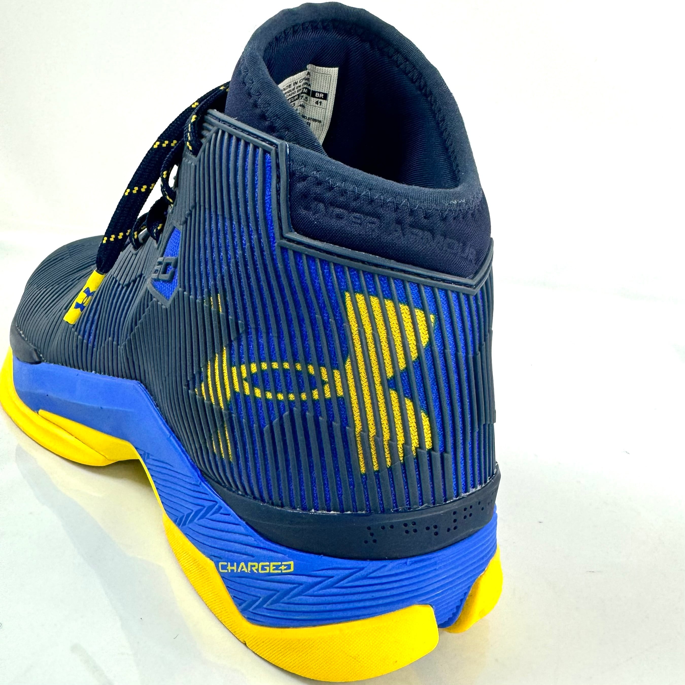 【美品】アンダーアーマー　UNDER ARMOUR　Curry2.5　ステフィンカリーモデル　ハイカットスニーカー　バッシュ　3C　27.5cm
