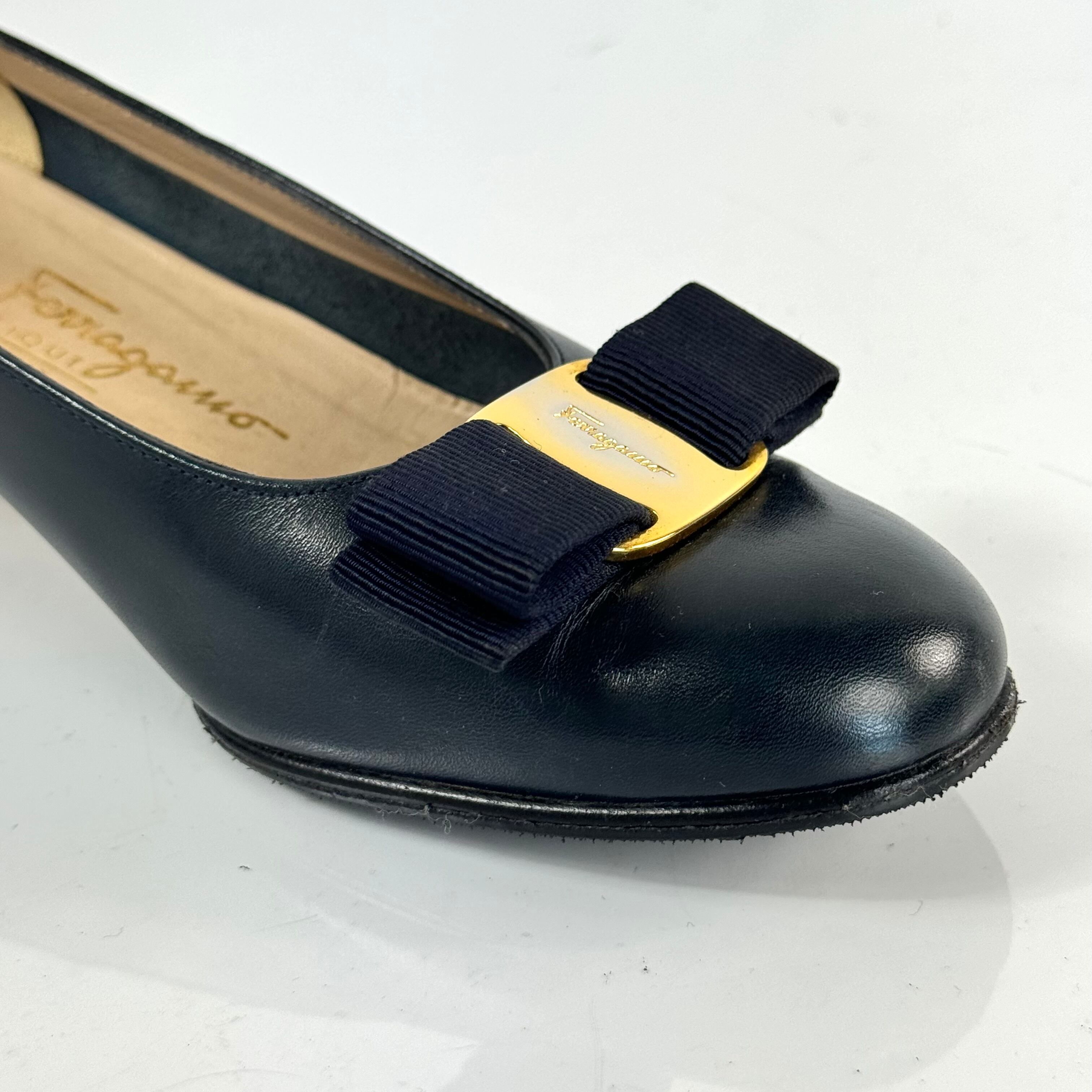 サルヴァトーレフェラガモ　パンプス　ヴァラリボン　カーフレザー　5 1/2 B　23cm 黒